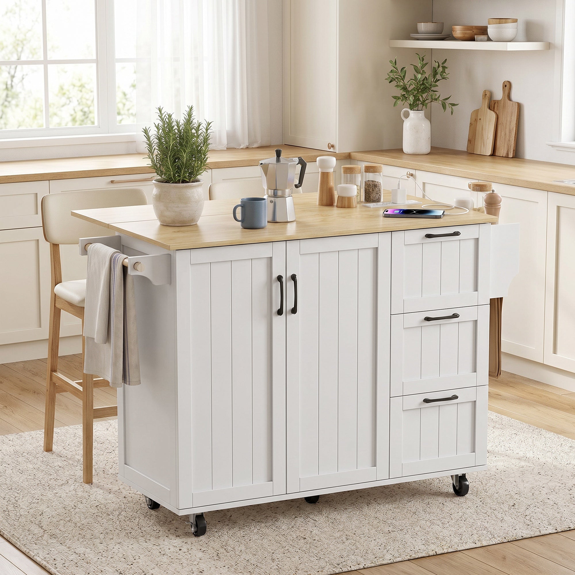 Îlot Central Cuisine avec Plateau Rabattable 2 Prises et 2 Ports USB Desserte de Cuisine sur Roulettes 3 Tiroirs 2 Portes Porte-Serviettes Porte-Épices Étagère Réglable 134,5x75,2x90,5cm Blanc