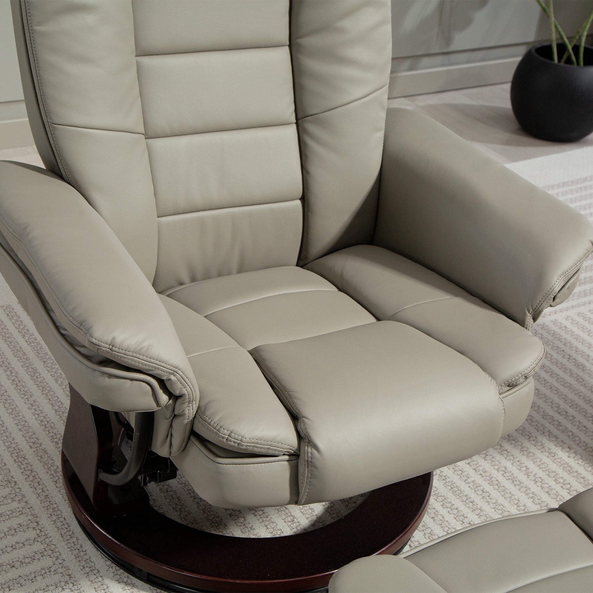 Fauteuil de relaxation avec repose-pied, dossier inclinable 135° max., siège pivotant 360°, assise rembourrée confort, revêtement synthétique, pour salon, chambre, bureau, marron