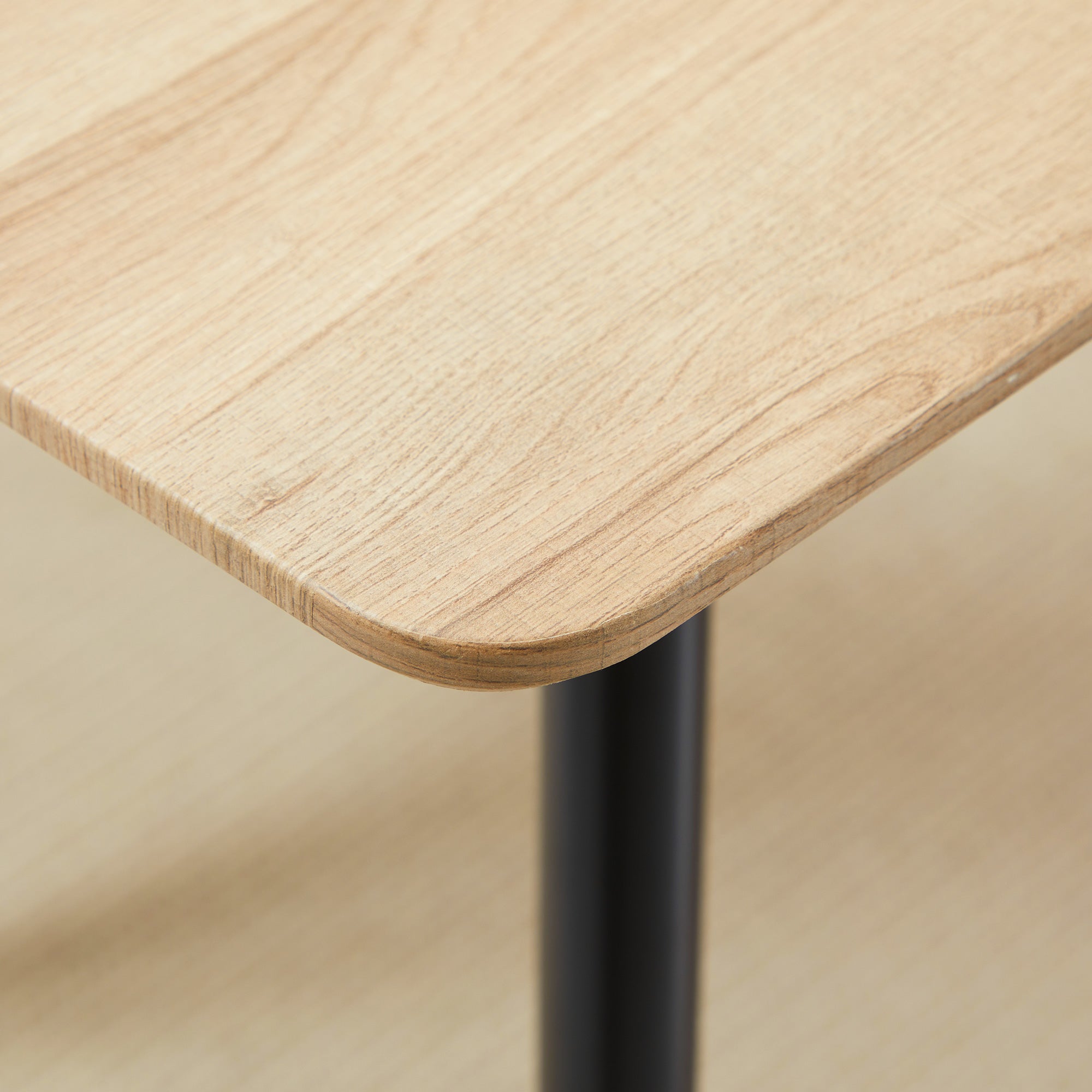 Table à manger rectangulaire, table de cuisine 140 cm, 4 personnes avec plateau effet bois, table de salle à manger, 4 pieds en acier, naturel et noir