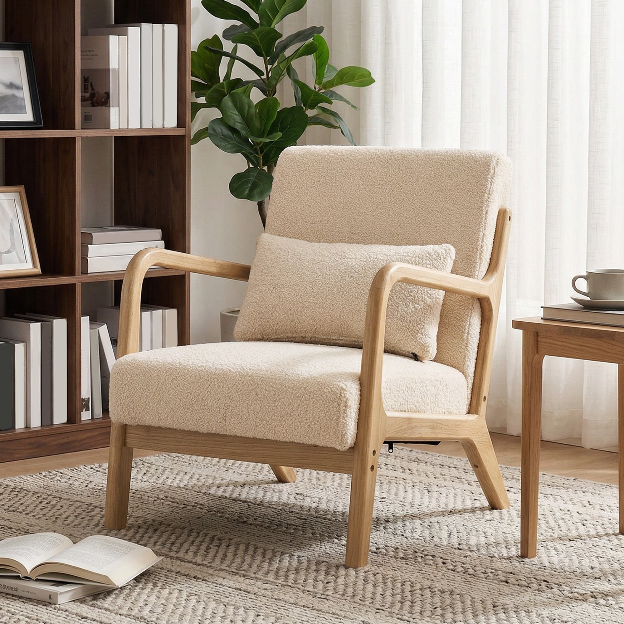 Fauteuil de salon avec cadre en bois massif fauteuil lounge - assise profonde - accoudoirs - aspect velours beige