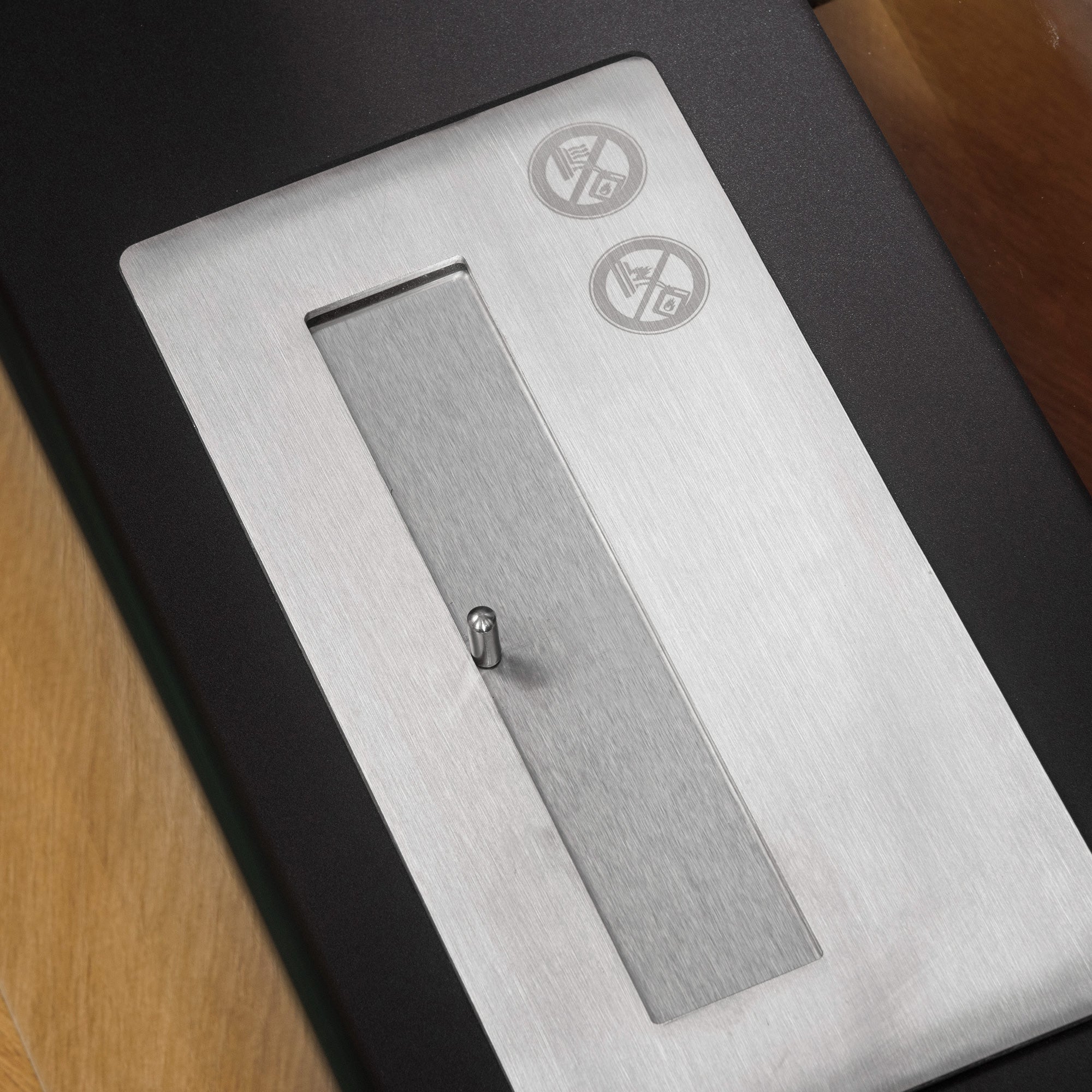 Cheminée éthanol à Poser en métal et Verre trempé avec réservoir 1,5 L, environ 3 h de durée de combustion Couverture 25 m² - dim. 60L x 26l x 50H cm