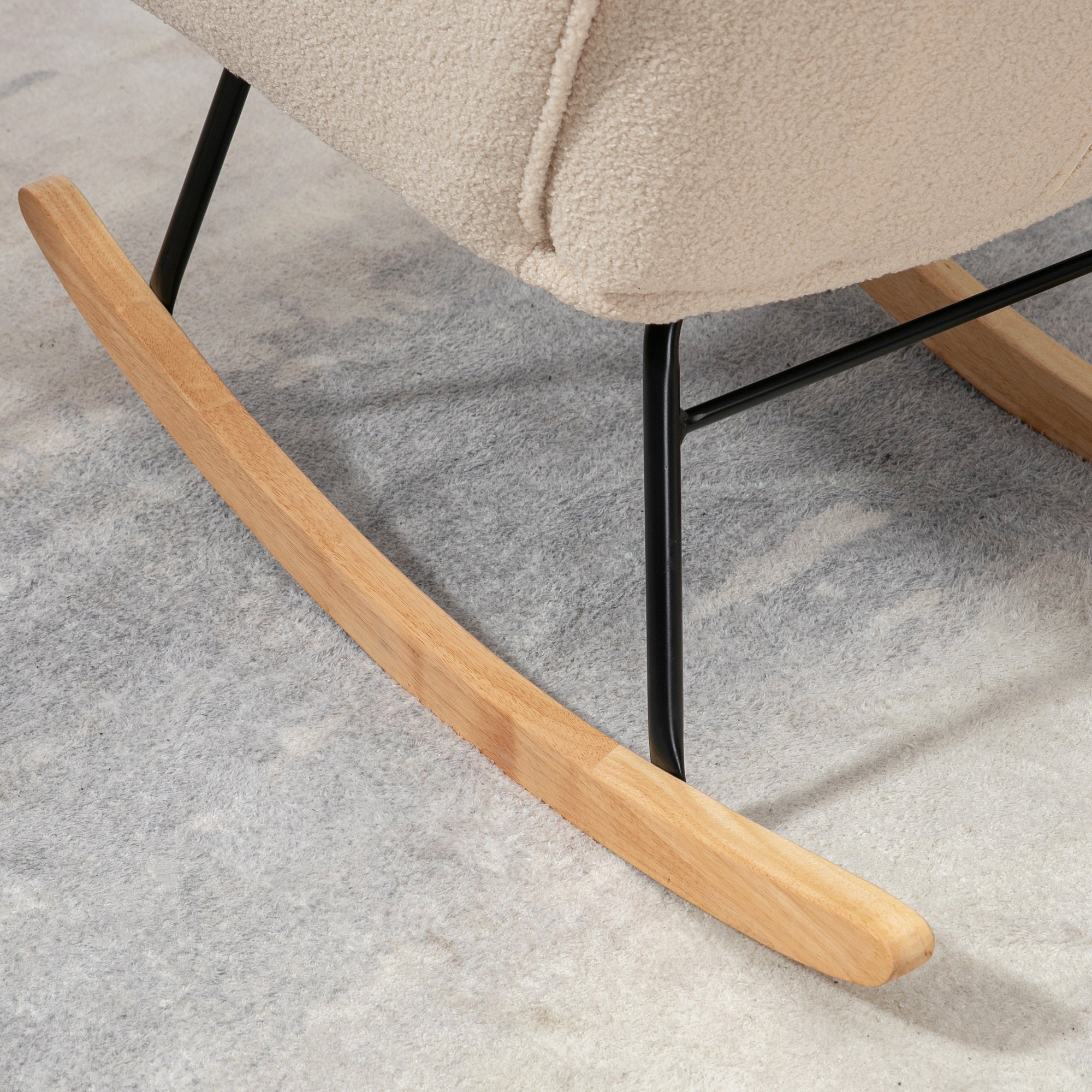 Fauteuil à bascule, rocking chair, revêtement bouclette, fauteuil allaitement, chaise à bascule, structure en acier, pieds en bois massif, beige