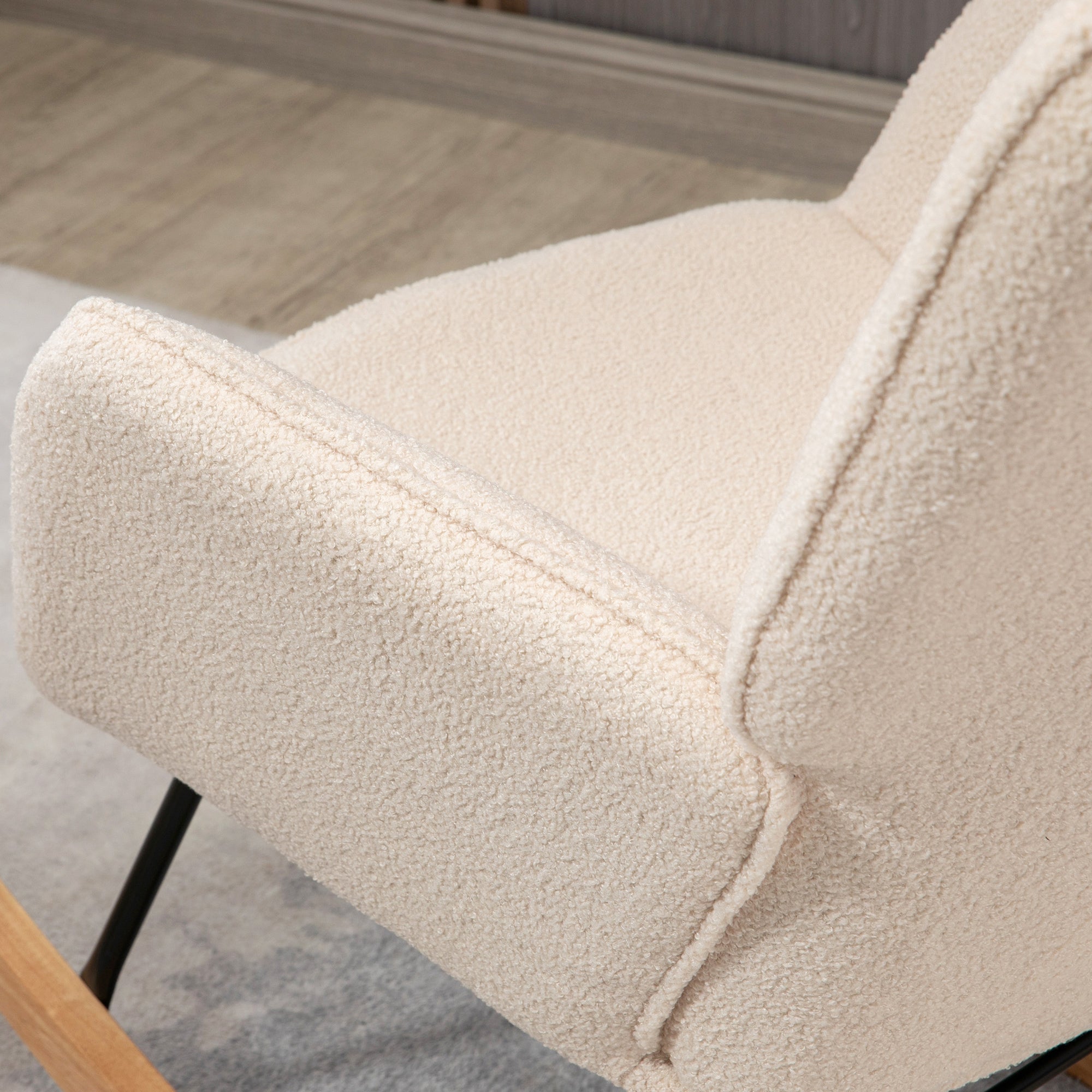 Fauteuil à bascule, rocking chair, revêtement bouclette, fauteuil allaitement, chaise à bascule, structure en acier, pieds en bois massif, beige