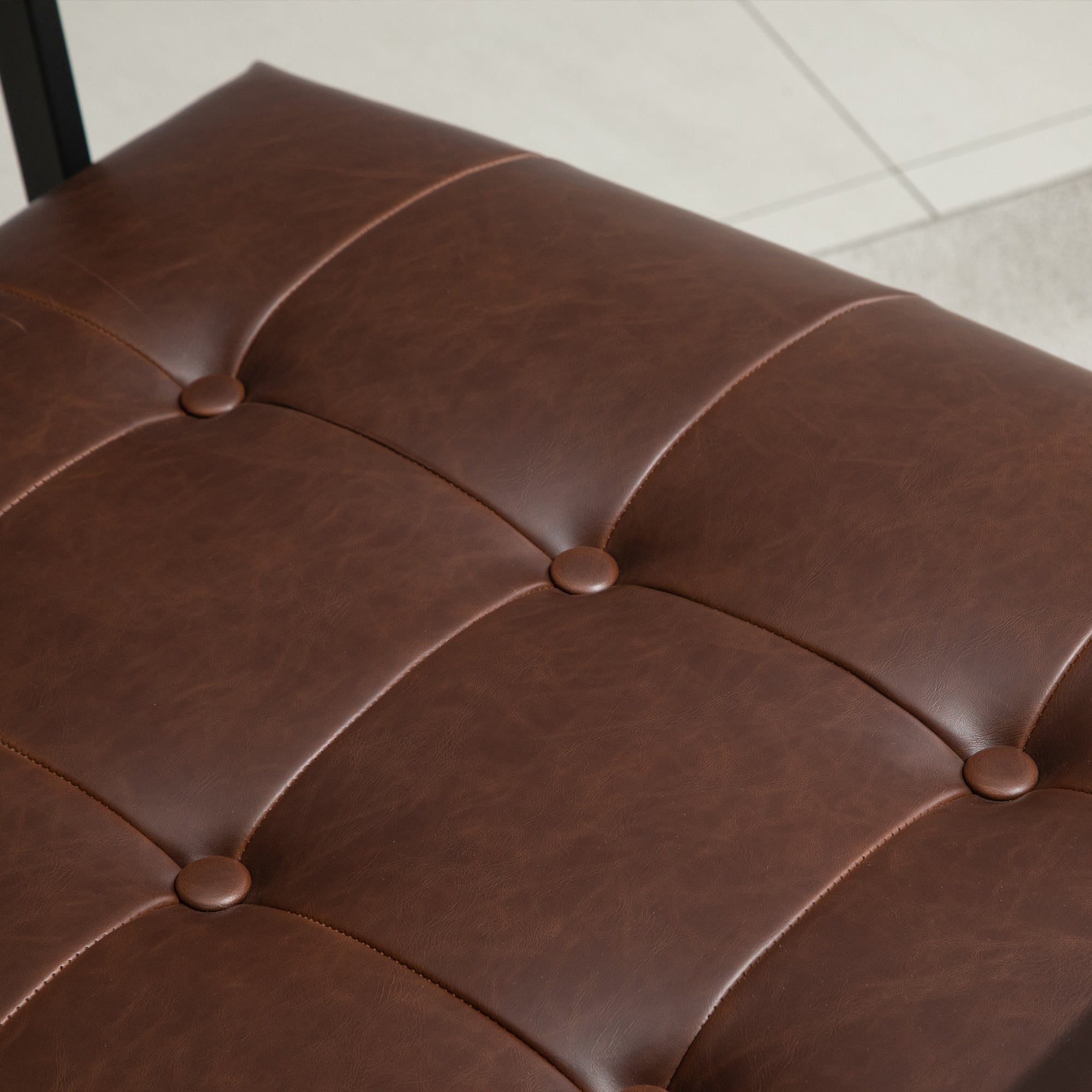 Fauteuil de salon Chesterfield Fauteuil Relax Assise Dossier capitonnés Structure métal Noir revêtement synthétique Chocolat