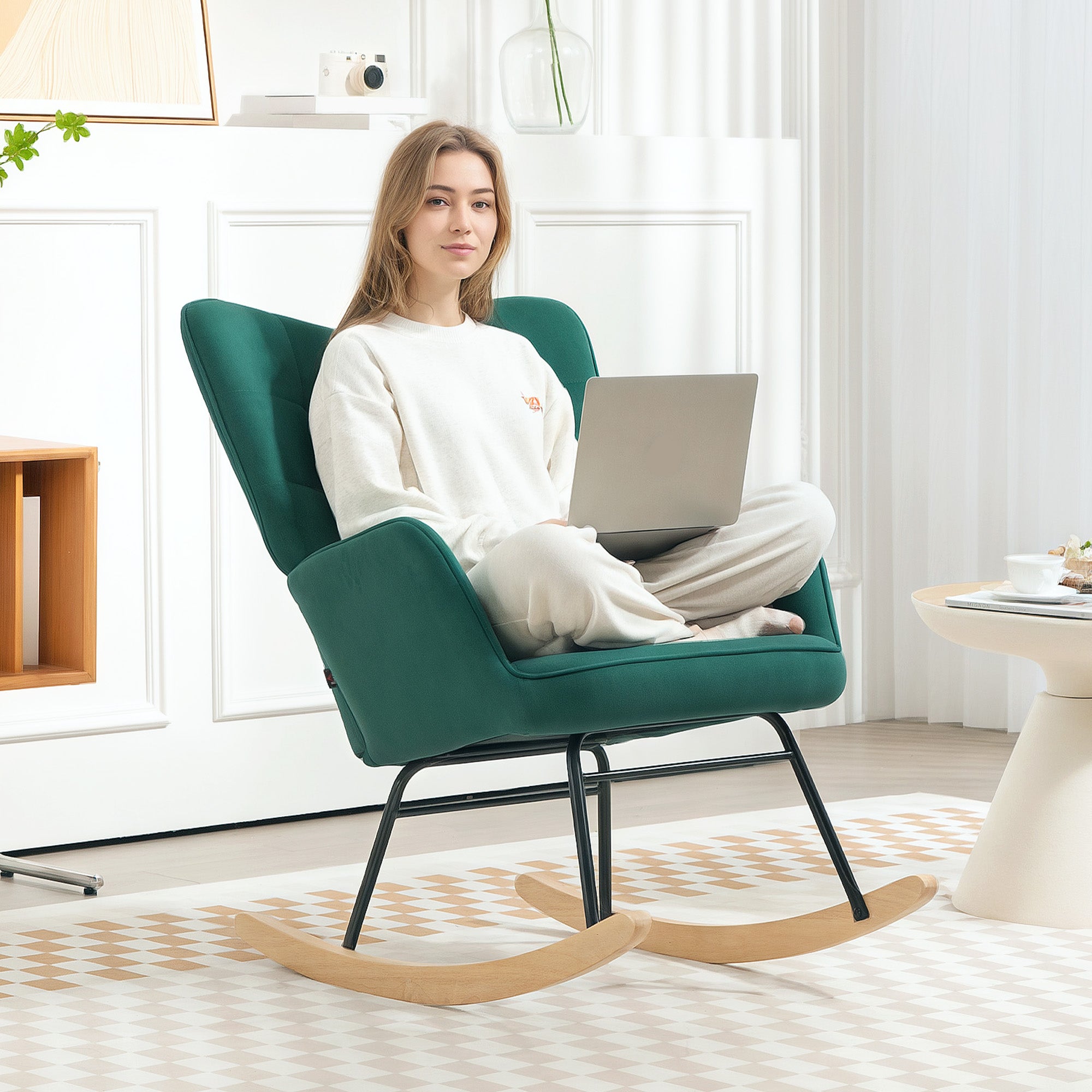 Fauteuil à bascule, rocking chair, revêtement en velours, fauteuil allaitement, chaise à bascule, structure en acier, pieds en bois massif, vert foncé