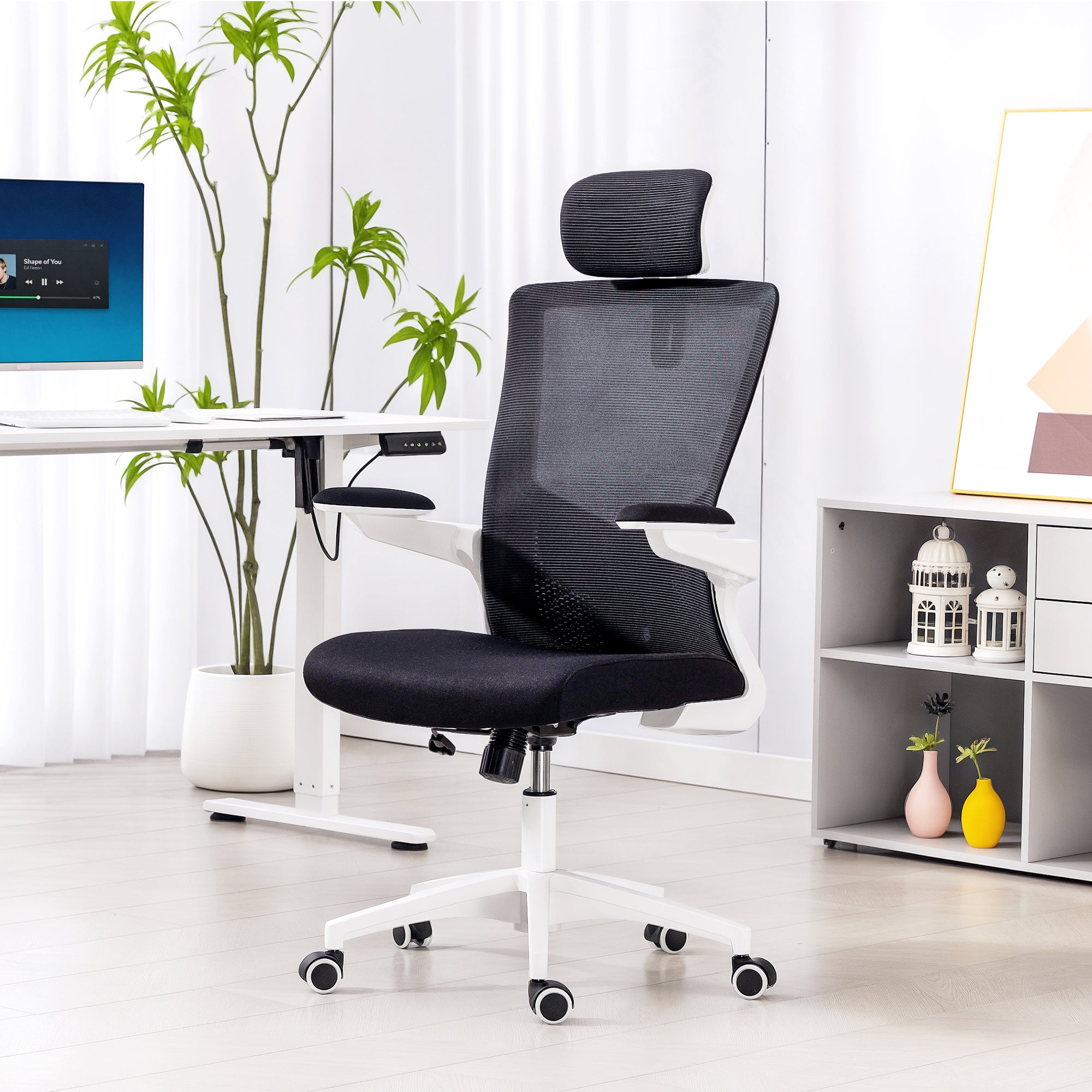 Chaise bureau ergonomique, fauteuil de bureau avec hauteur réglable, soutien lombaire, appui-tête, accoudoirs relevables, fonction bascule, pivotant à 360° et roulettes, noir