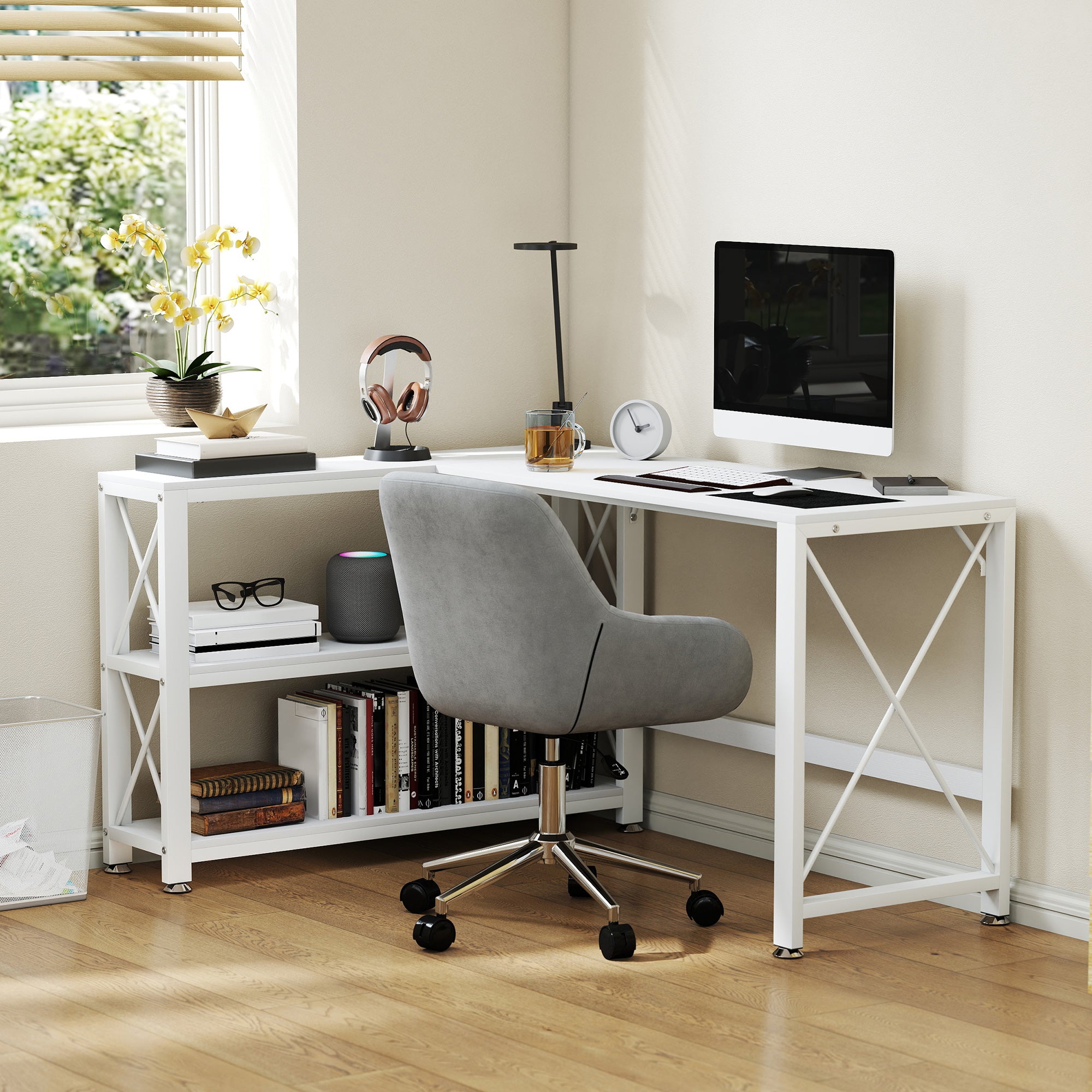 Bureau d'angle modulable réversible, bureau avec rangement style moderne avec étagère de rangement, cadre en métal, table d'ordinateur pour petits espaces, salon, 135 x 110 x 75 cm, blanc