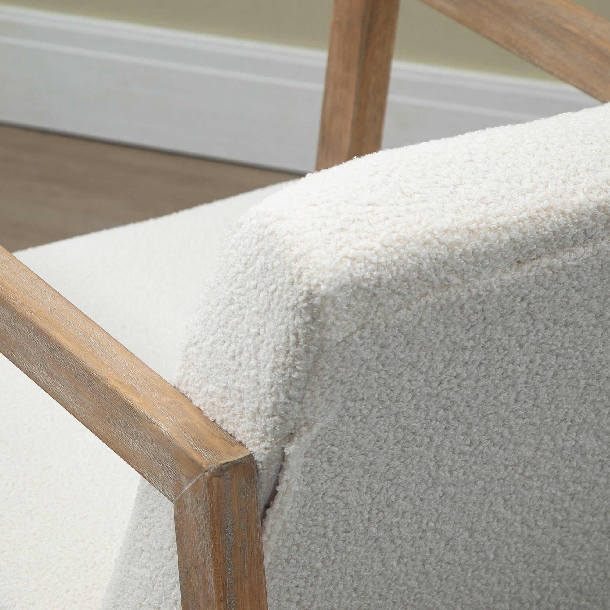 Fauteuil à bascule fauteuil allaitement rocking chair en tissu effet laine bouclée avec pieds en bois massif d'hévéa, chaise à bascule pour chambre, salon - 60 x 81 x 71 cm blanc crème