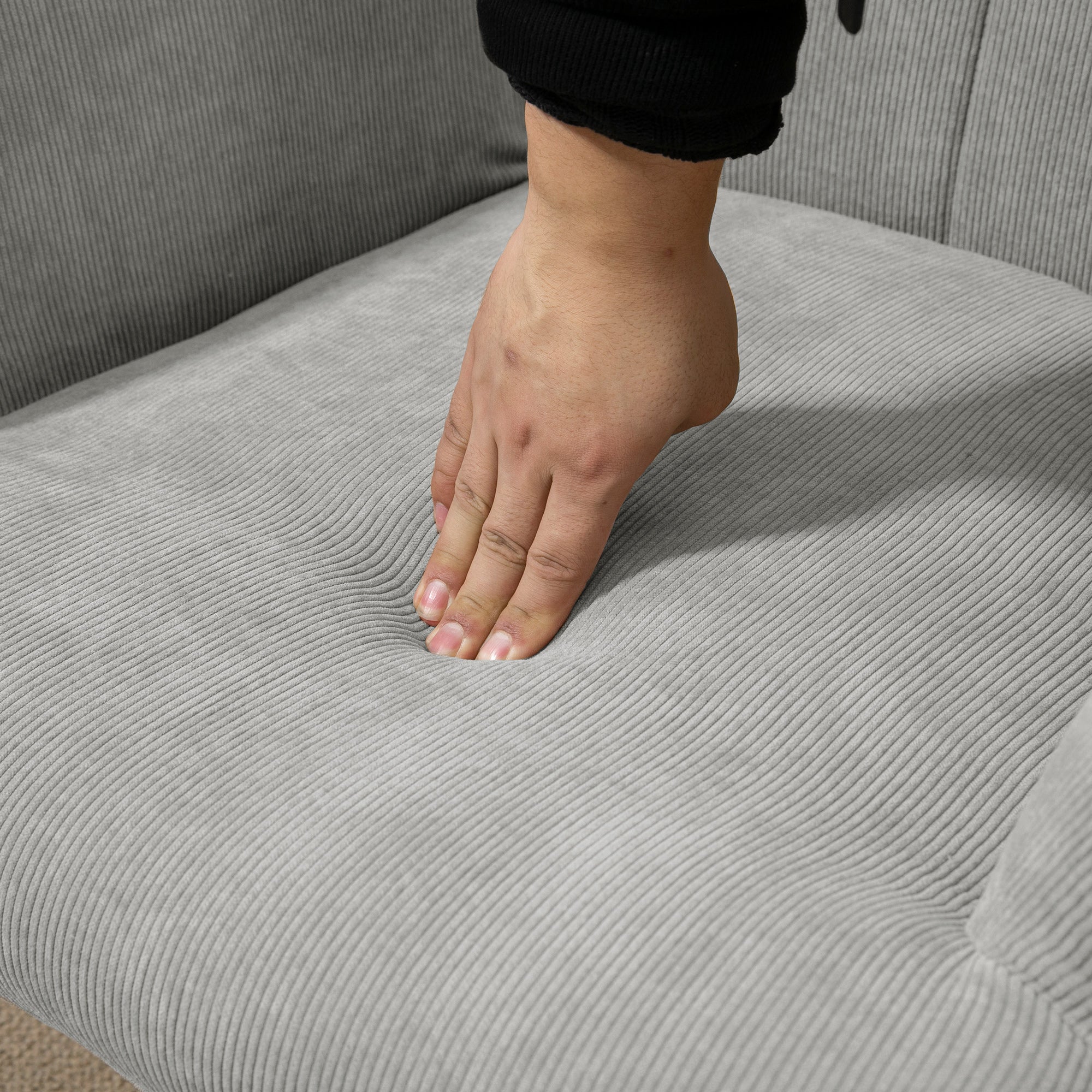 Fauteuil avec repose pied, fauteuil salon avec pieds en bois, dossier haut et tissu aspect velours côtelé, pour salon chambre à coucher gris