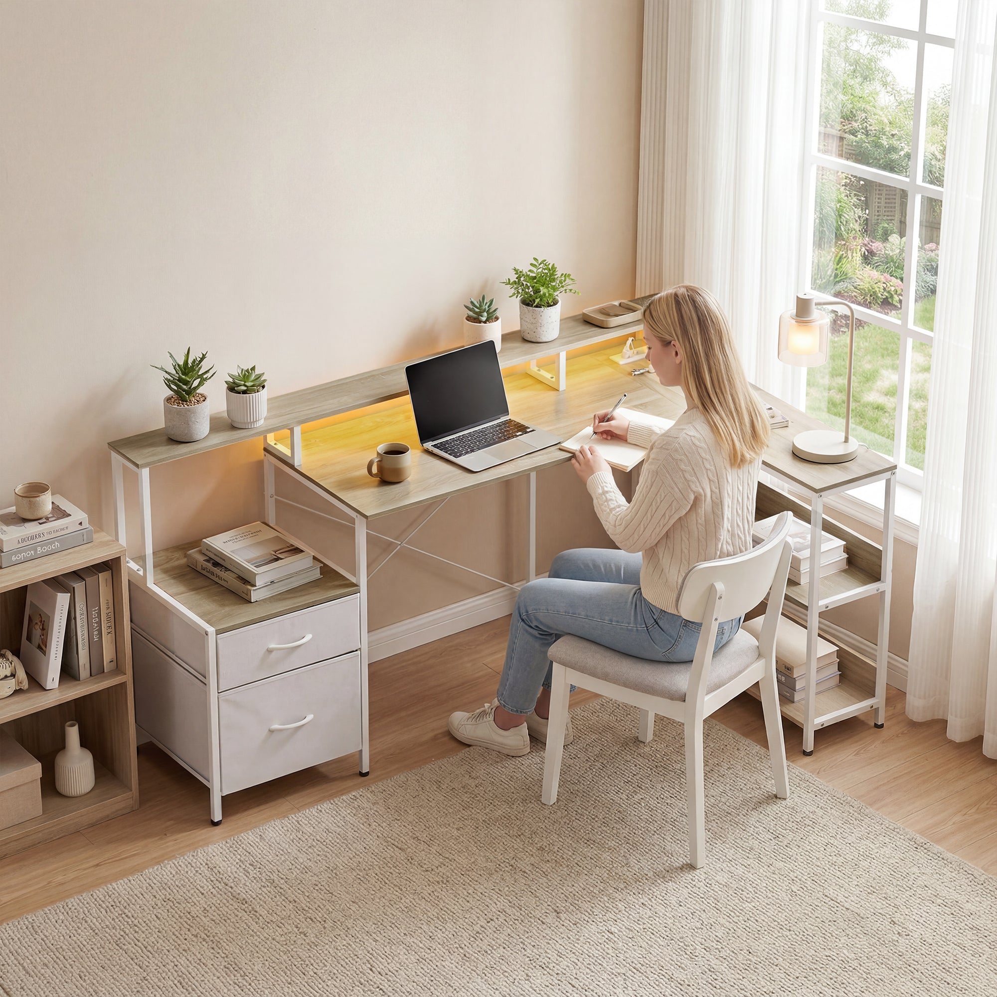 Bureau d'Angle avec Prises et Lumières LED RGB, Bureau d'Ordinateur, 172x100cm, Support d'Écran, 2 Tiroirs en Tissu, Support Imprimante, Table Informatique pour Chambre ou Coin Travail, Blanc