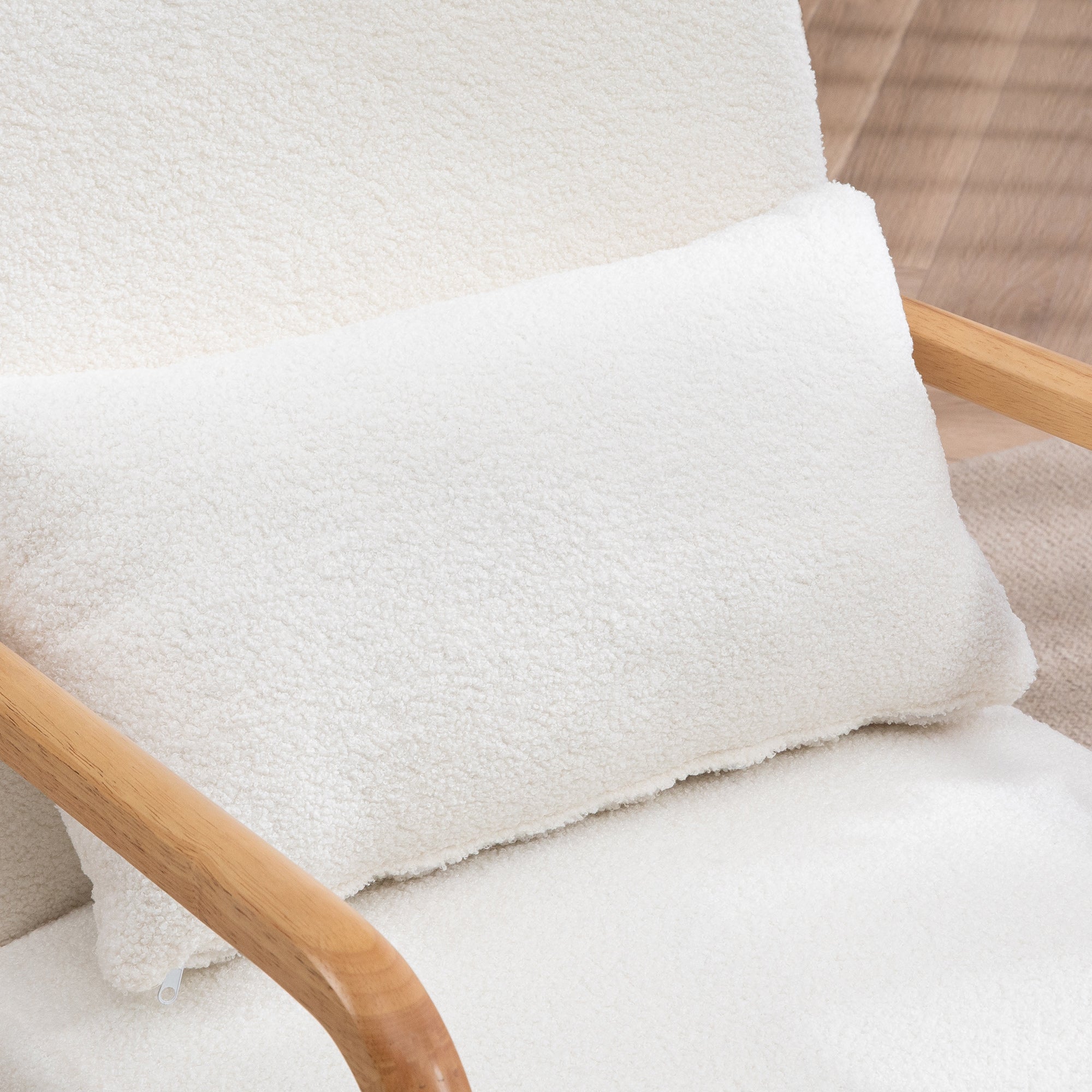 Fauteuil de salon avec cadre en bois massif fauteuil lounge - assise profonde - accoudoirs - aspect velours crème