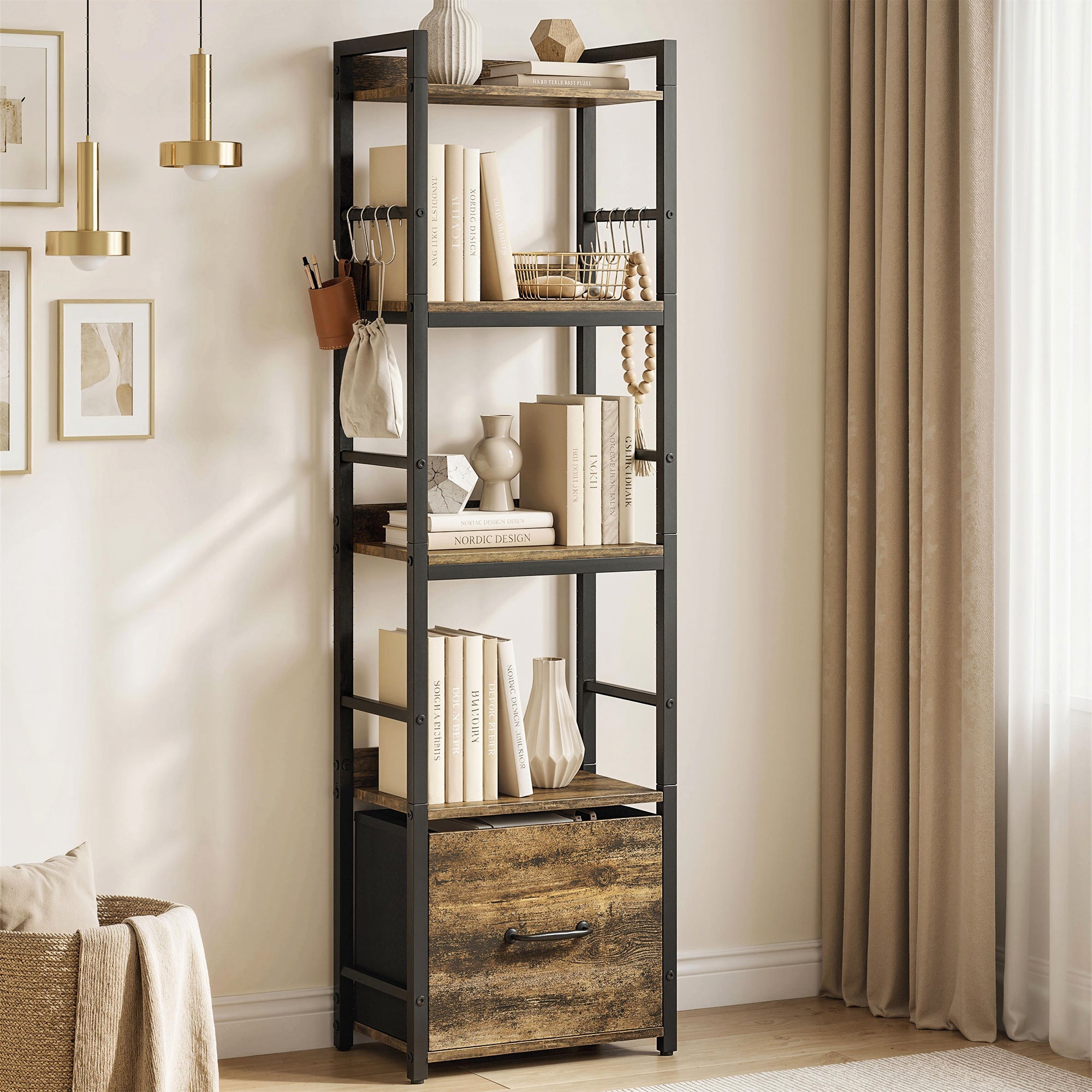 Bibliothèque à 4 niveaux, étagère de rangement étroite avec tiroir, 8 crochets, cadre en métal, meuble de rangement moderne pour salon, bureau, petit espace, 39 x 26 x 136,5 cm, brun rustique
