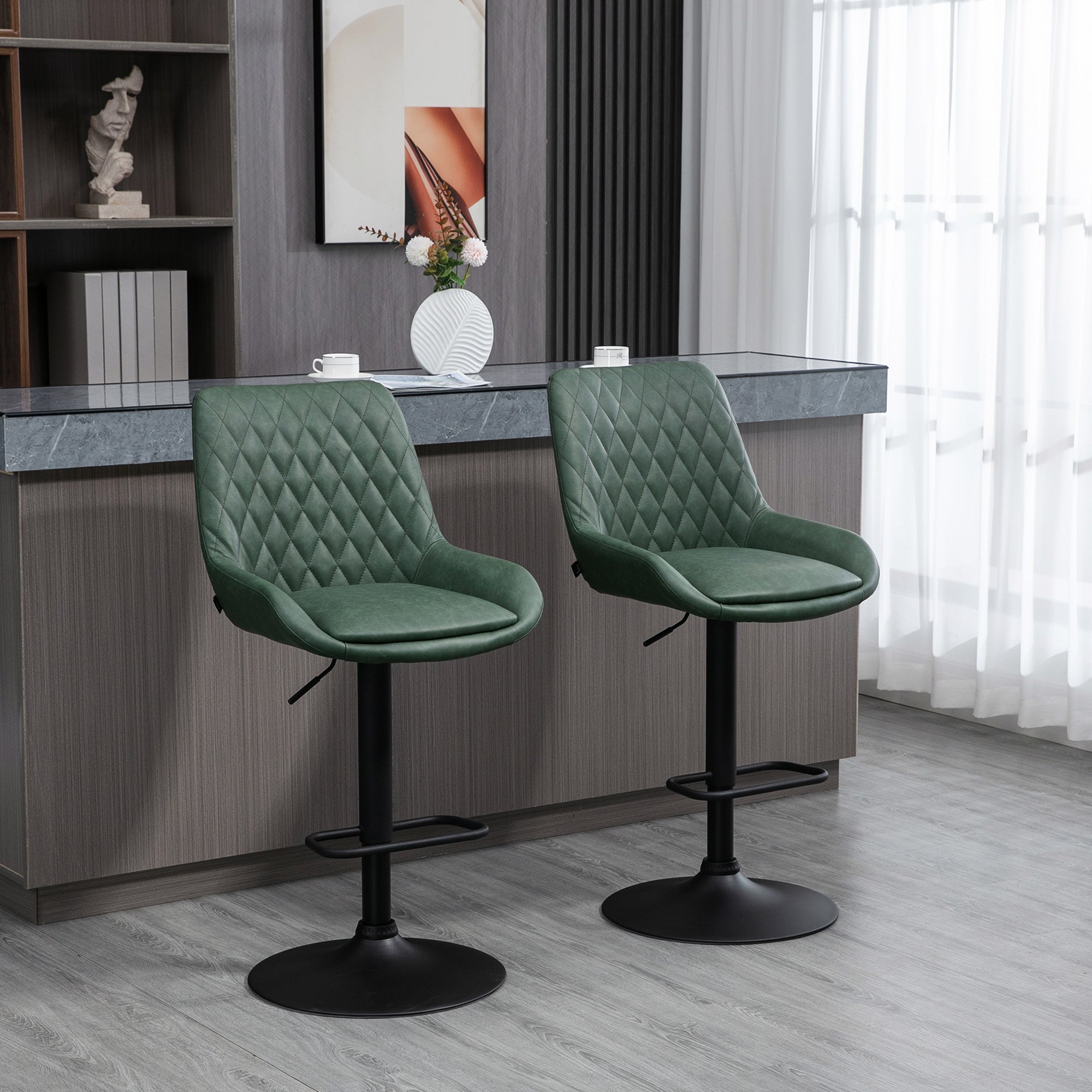 Lot de 2 tabourets de bar en similicuir, chaises de bar, tabourets hauts, hauteur réglable, pivotant à 360°, avec dossier et repose-pieds, piètement en acier, vert foncé