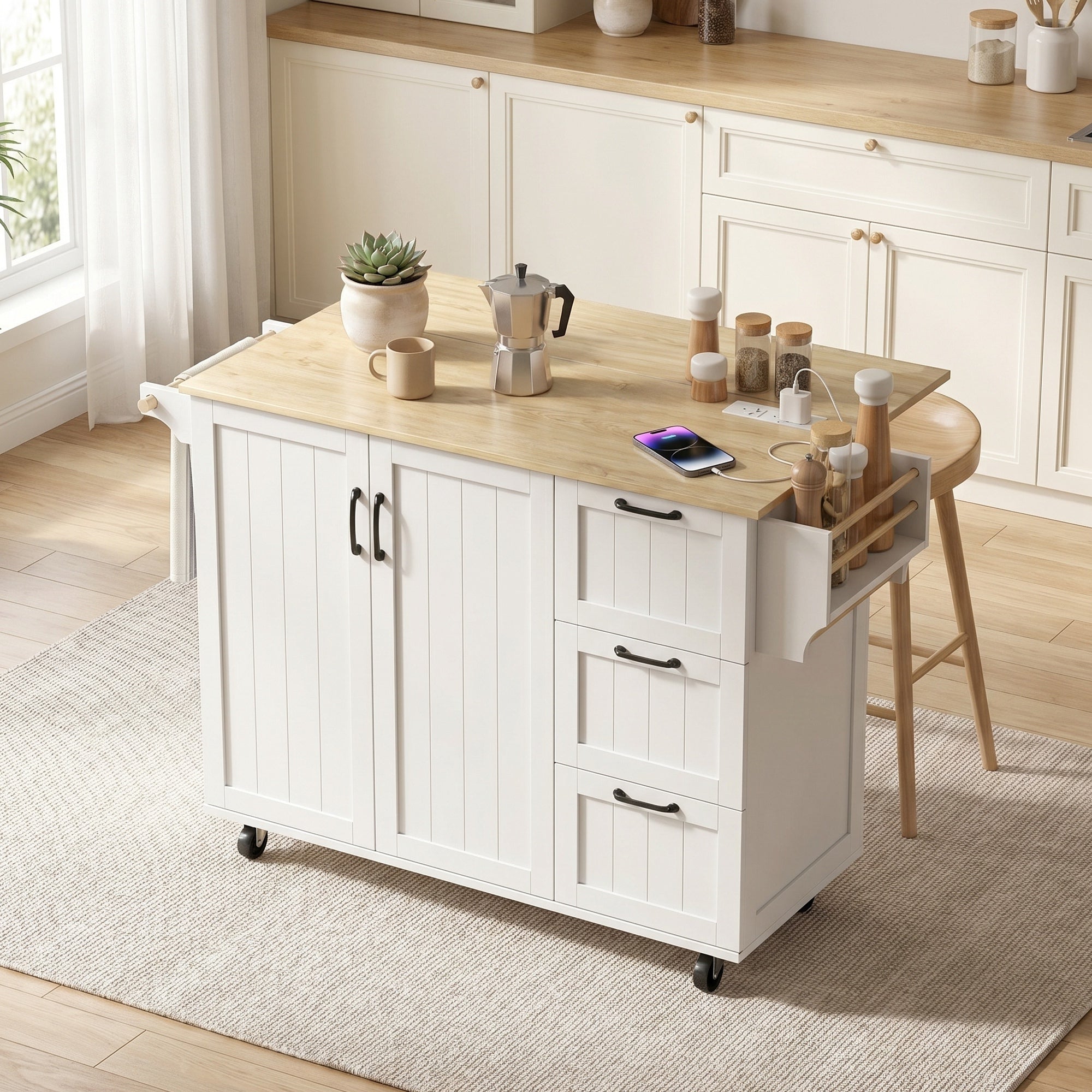 Îlot Central Cuisine avec Plateau Rabattable 2 Prises et 2 Ports USB Desserte de Cuisine sur Roulettes 3 Tiroirs 2 Portes Porte-Serviettes Porte-Épices Étagère Réglable 134,5x75,2x90,5cm Blanc