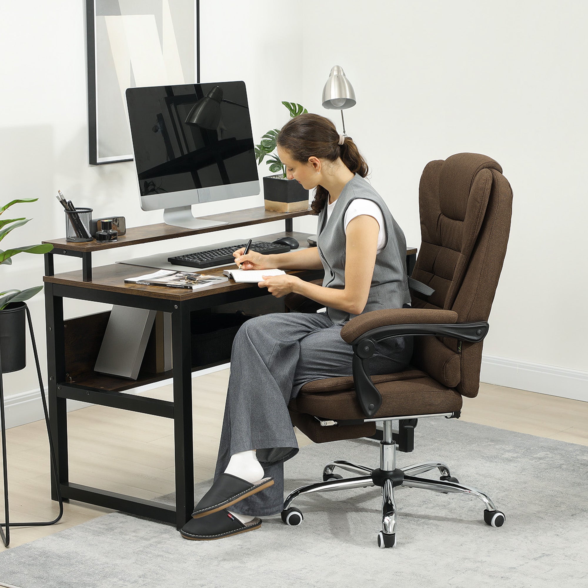 Fauteuil de bureau, chaise de bureau ergonomique avec hauteur réglable, dossier inclinable et repose-pied, tissu aspect lin, pour chambre, télétravail, charge 120 Kg, marron