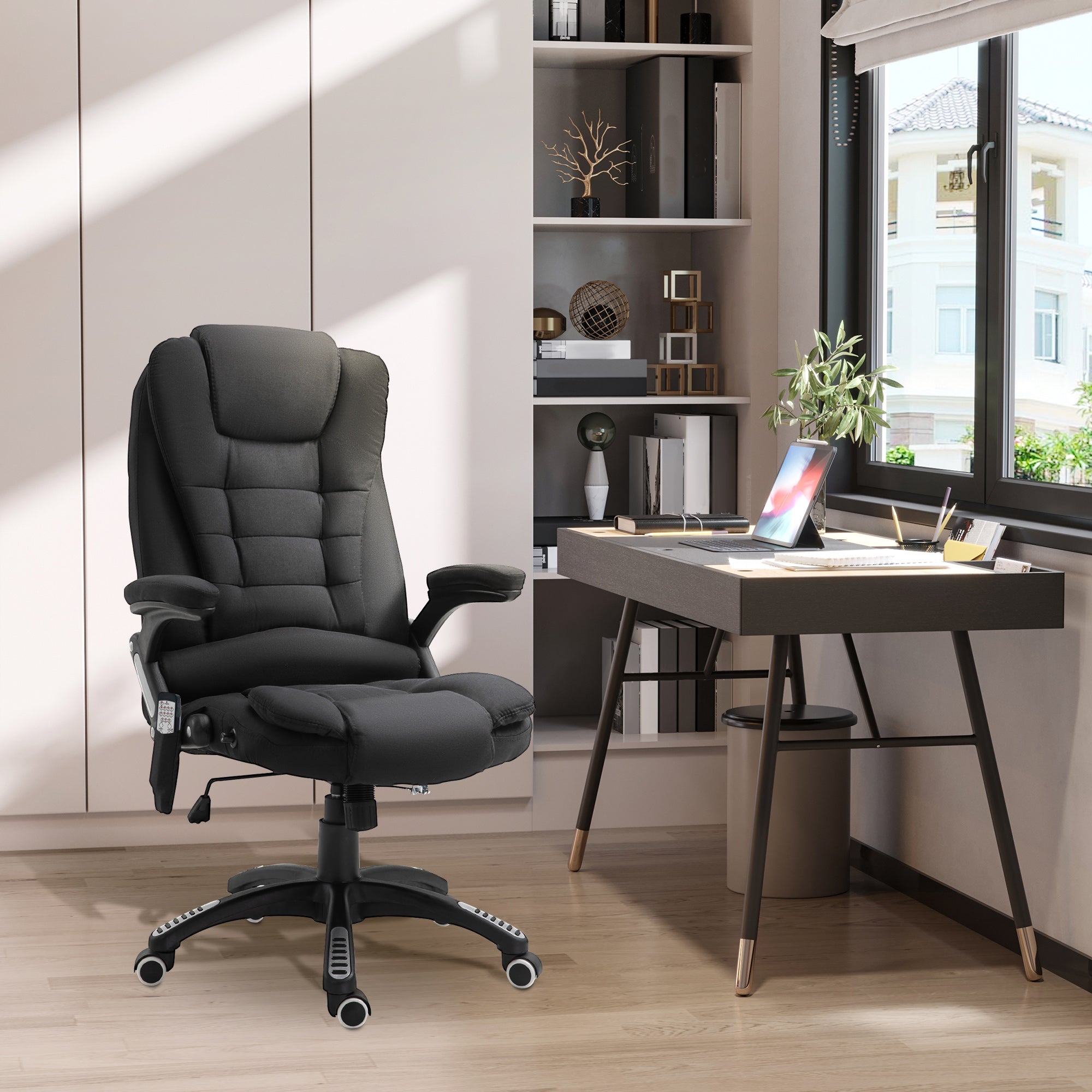 Fauteuil de bureau massant et chauffant, chaise de bureau, chaise ergonomique avec hauteur réglable, dossier inclinable et télécommande filaire, pivotant à 360° tissu en polyester noir