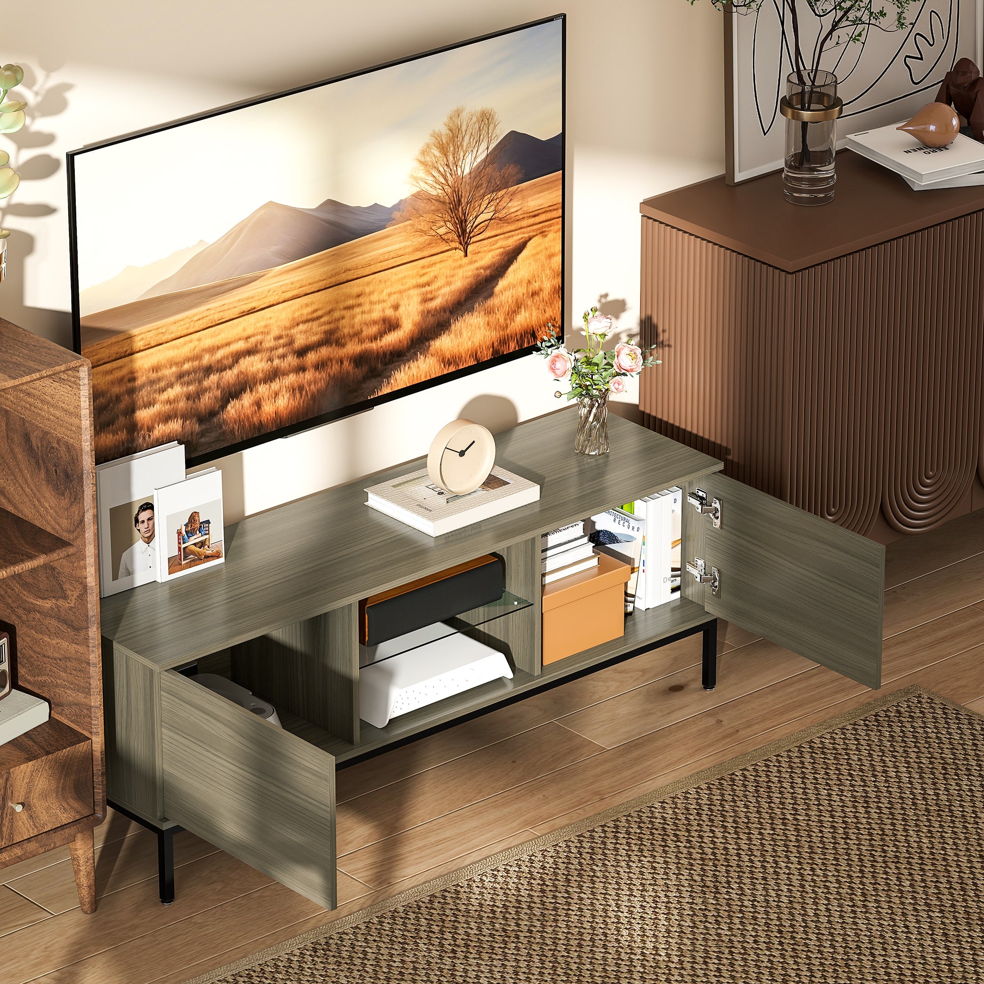 Meuble TV 140 cm, meuble télé pour téléviseur jusqu'à 60 pouces avec 2 portes et étagère en verre réglable, banc TV moderne pour salon, chambre à coucher, gris