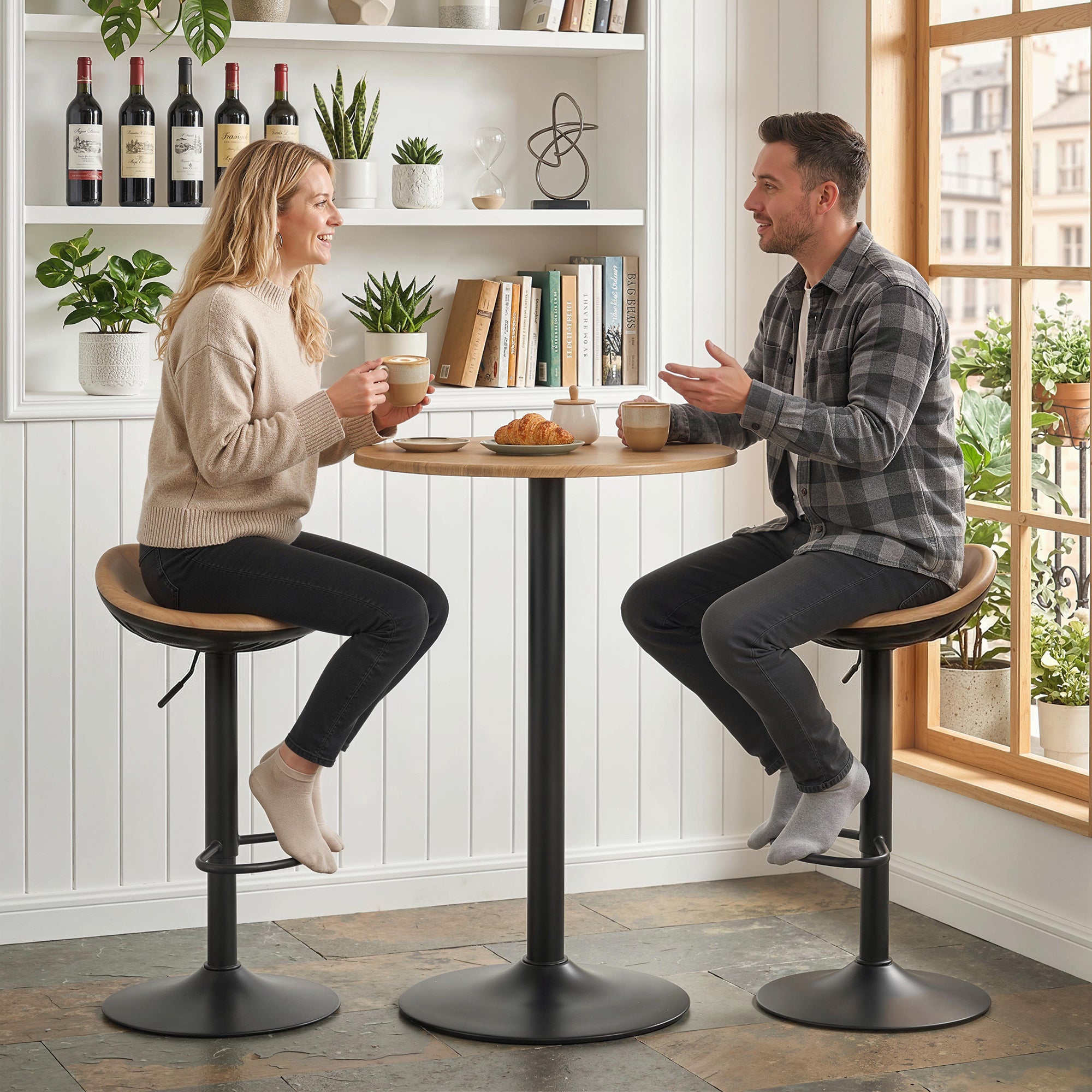 Lot de 2 tabourets de bar, chaises de bar réglables en hauteur, repose-pieds, pivotant 360°, assise selle effet bois en PU, base en acier, pour salle à manger, comptoir, 40x40x63-84cm, chêne