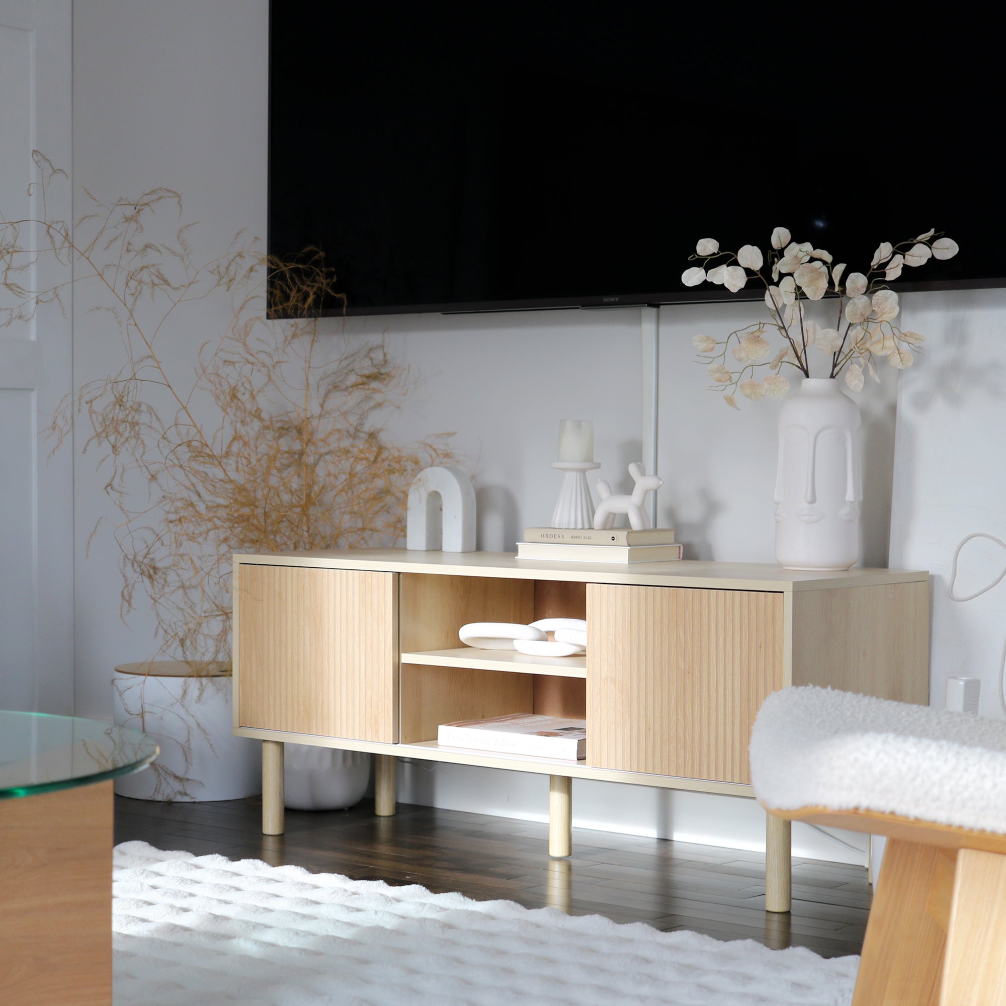 Meuble TV support TV pour télévision jusqu'à 50 pouces 2 portes coulissantes et 2 niches avec passe-câbles - 115 x 40 x 49 cm