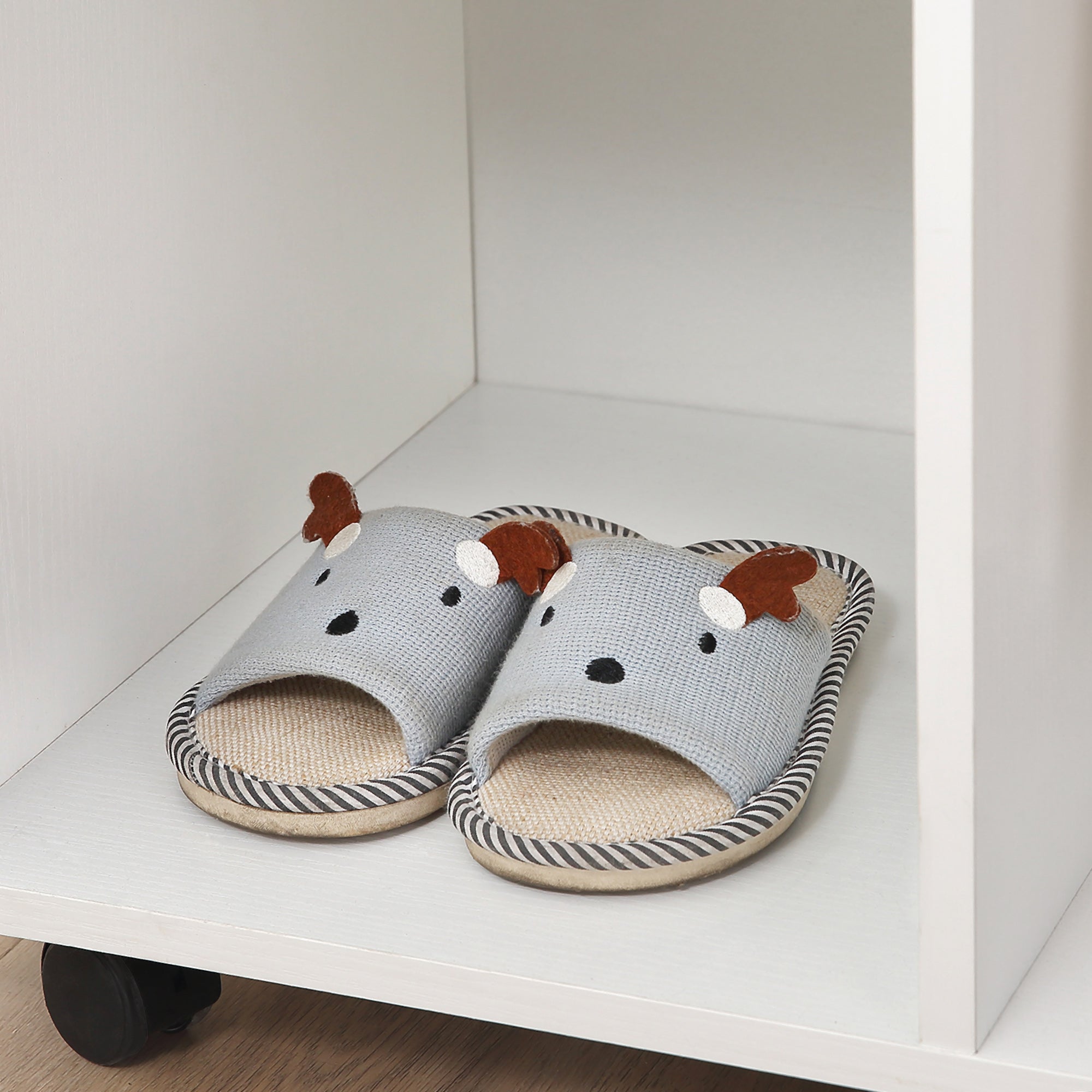 Portant à vêtements penderie Mobile avec roulettes 3 étagères latérales + Grand Espace penderie Panneaux Particules Blanc