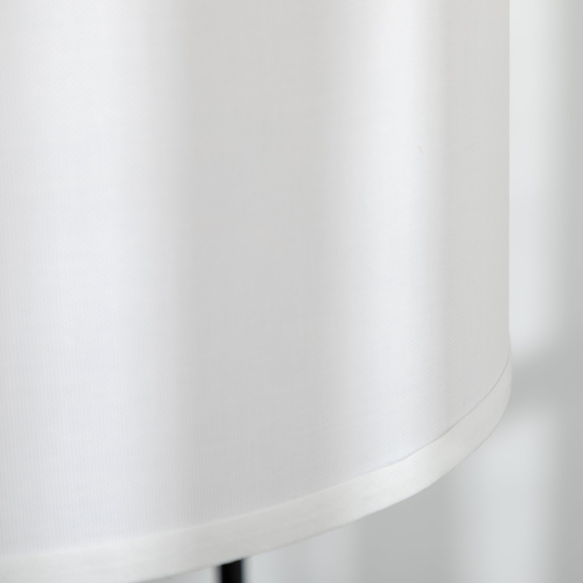 Lampadaire sur pied salon, lampe salon avec abat-jour en tissu effet lin, interrupteur à pied, lampe de lecture en métal, pour salon, chambre, bureau, noir et blanc