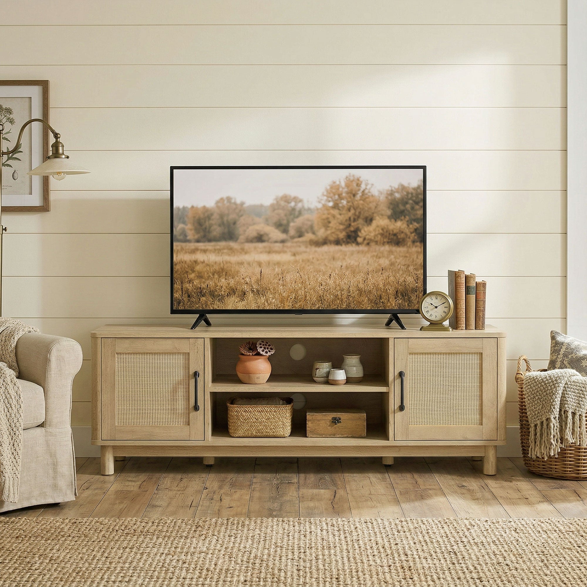 Meuble TV 135 cm, meuble télé pour téléviseur jusqu'à 65 pouces avec 2 portes en rotin, 2 compartiments ouverts, style bohème, 6 pieds en bois de pin, banc TV pour salon, chambre, chêne