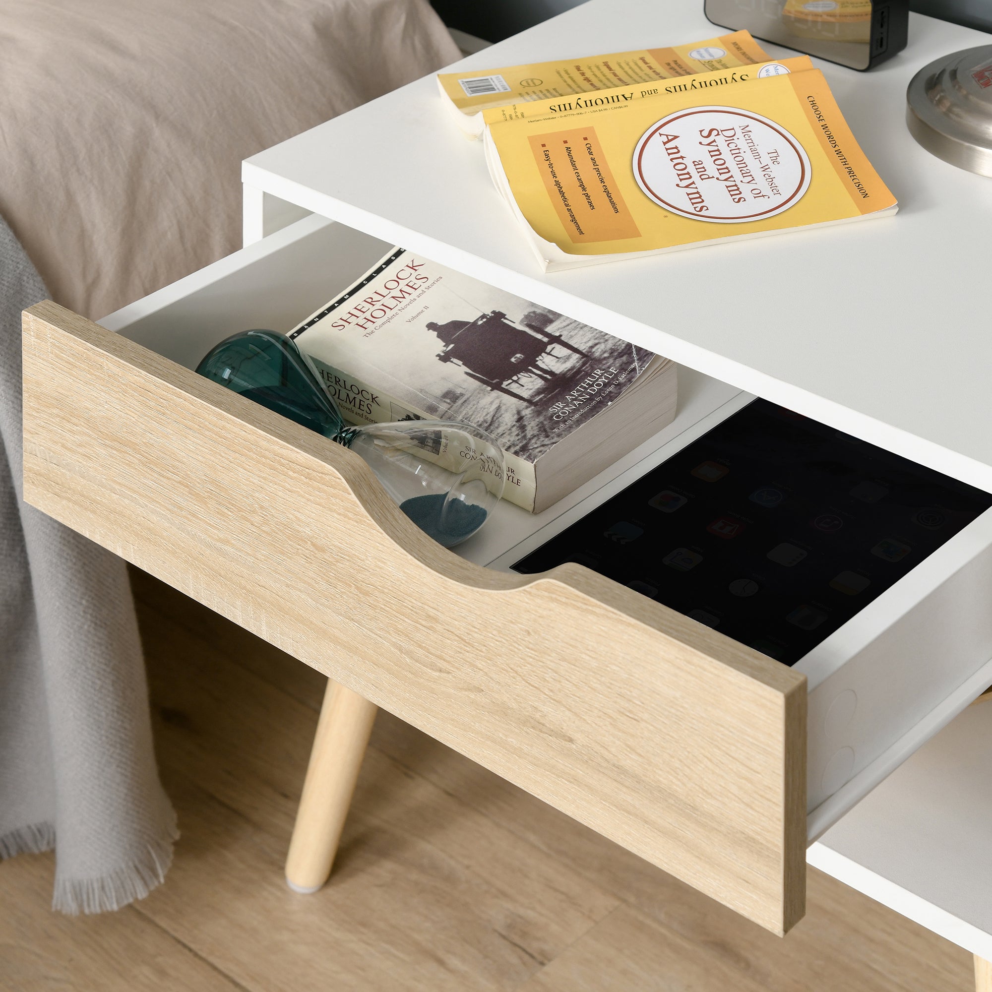 Table de chevet, table de nuit, avec tiroir, design moderne, pieds en bois massif, 50 x 39 x 51 cm, blanc et bois naturel