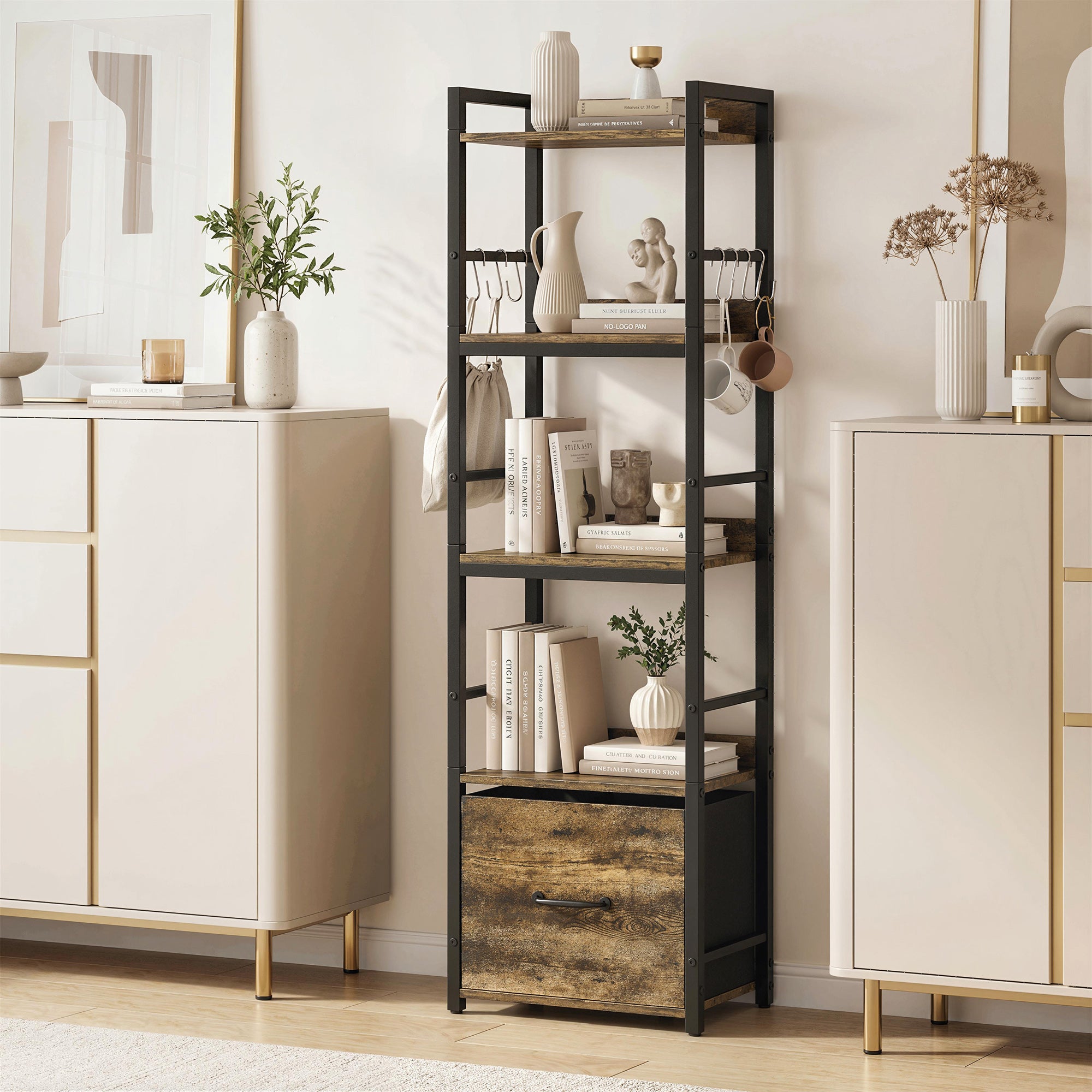 Bibliothèque à 4 niveaux, étagère de rangement étroite avec tiroir, 8 crochets, cadre en métal, meuble de rangement moderne pour salon, bureau, petit espace, 39 x 26 x 136,5 cm, brun rustique