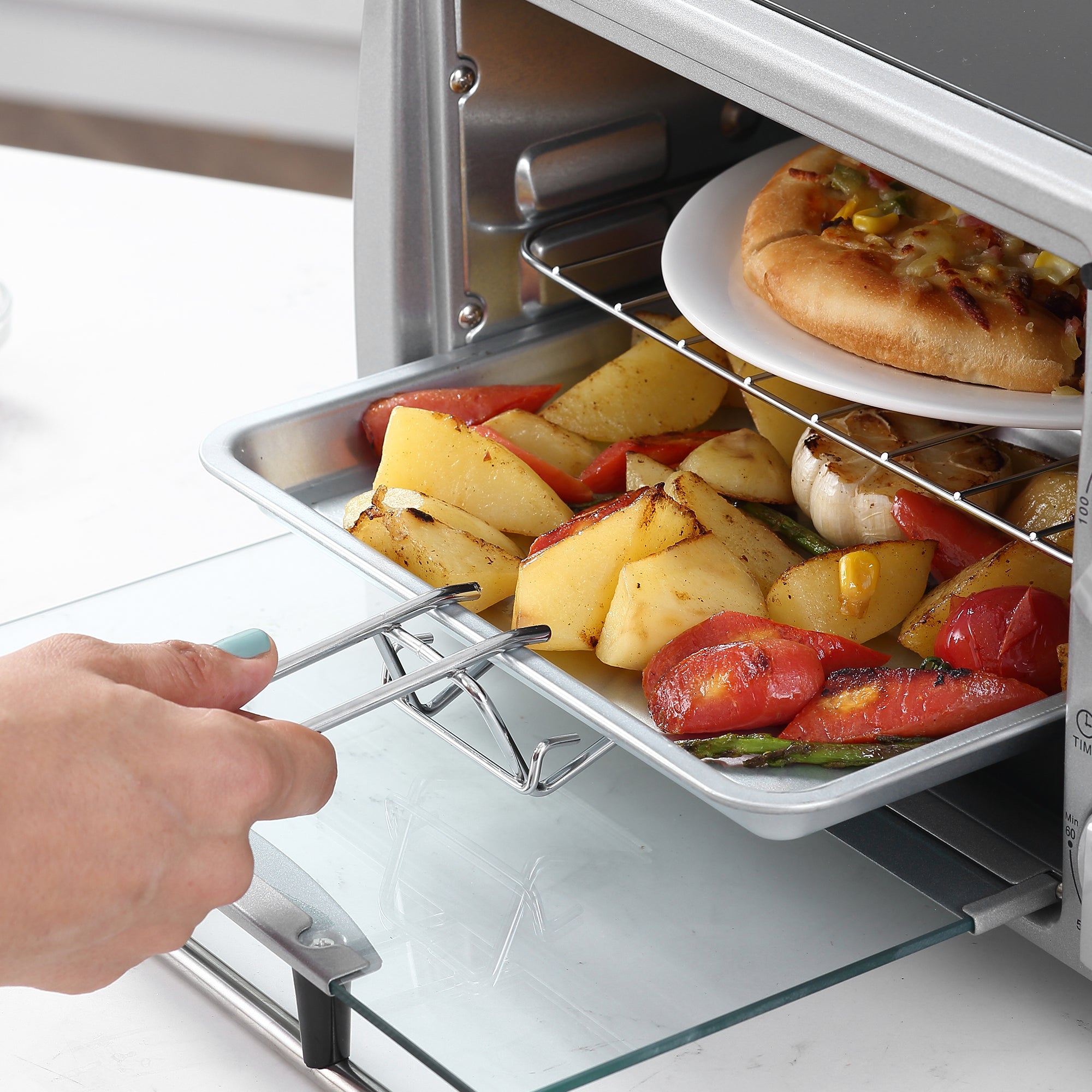 Mini four électrique 10L avec 1 grille et 1 plateau, température réglable de 100°C à 230°C, Minuteur 60 min, 36,5x26x22cm, argent