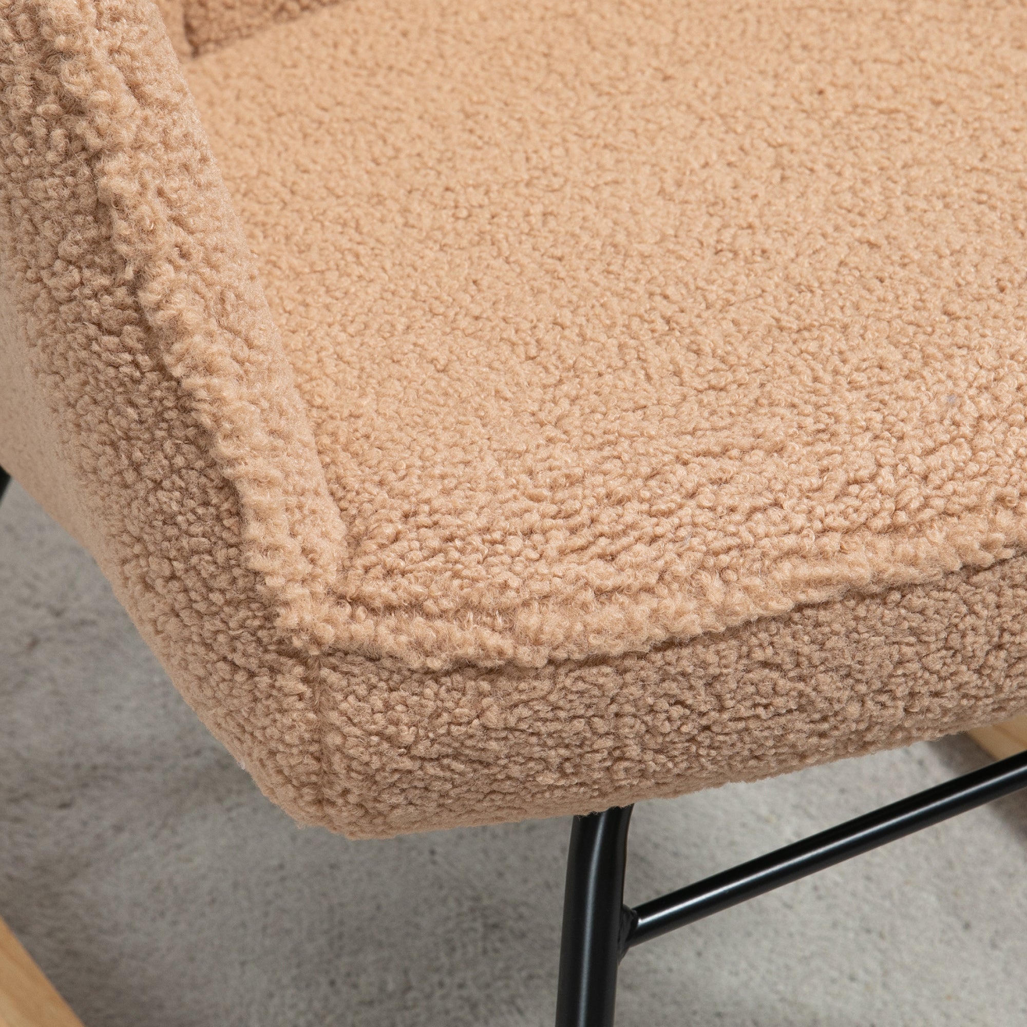 Fauteuil à bascule, rocking chair, revêtement bouclette, fauteuil allaitement, chaise à bascule, structure en acier, pieds en bois massif, marron