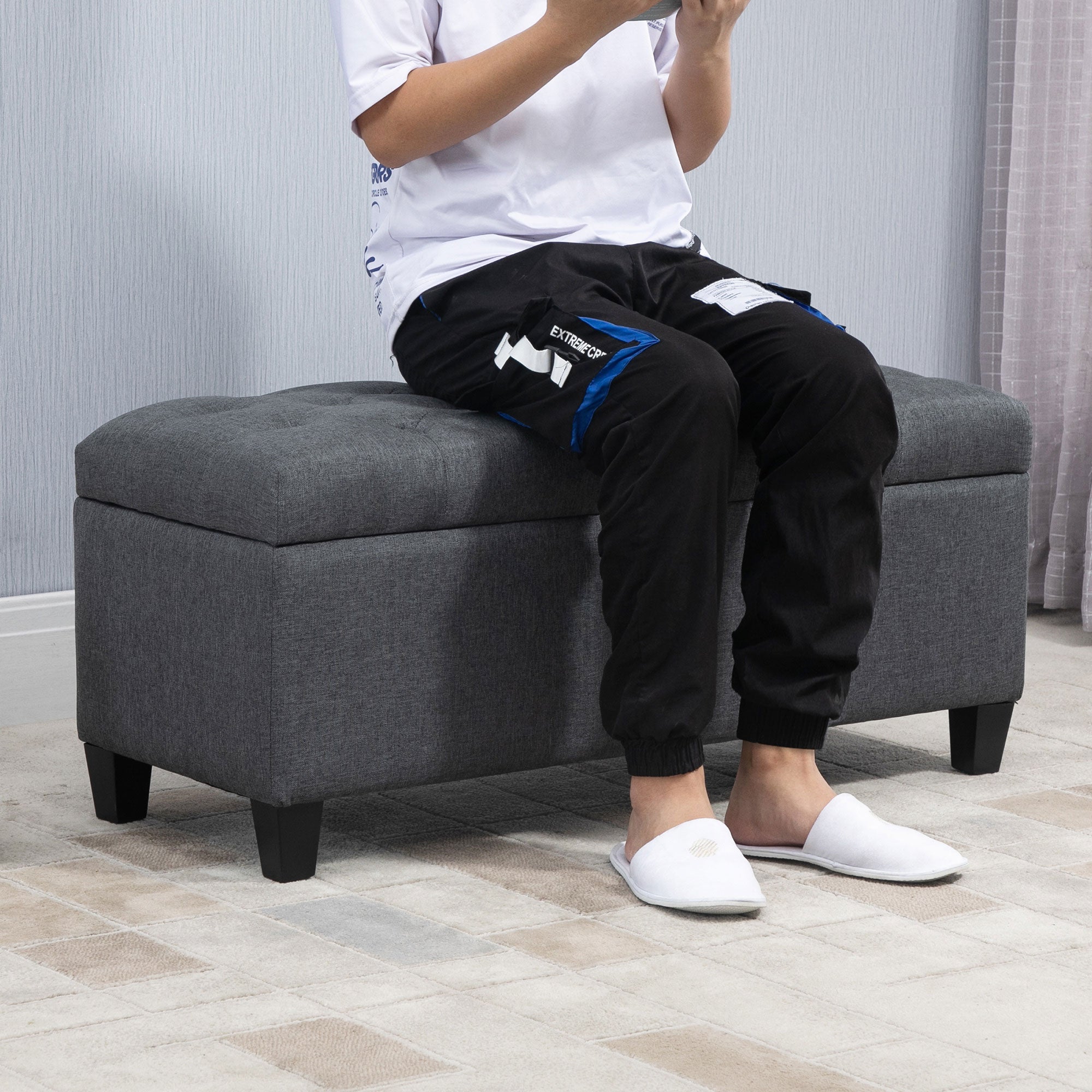 Banc de rangement pouf salon bout de lit capitonné coffre de rangement repose-pieds pour salon, chambre, entrée, 100 x 40 x 44 cm, gris foncé