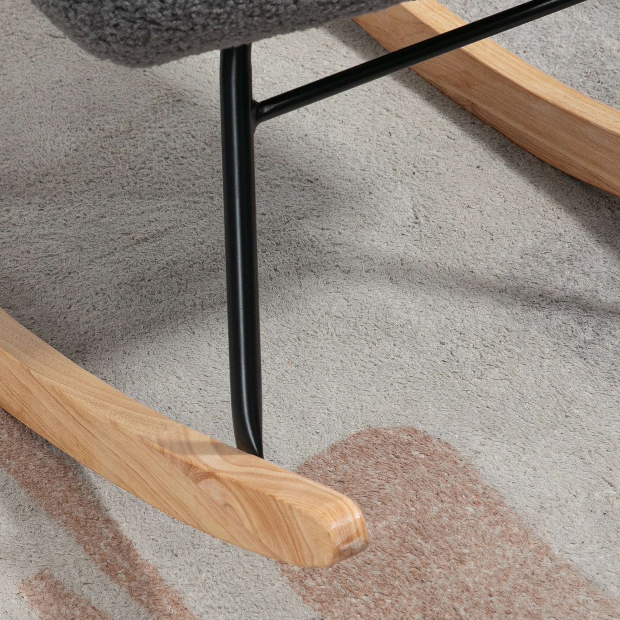 Fauteuil à bascule, rocking chair, revêtement bouclette, fauteuil allaitement, chaise à bascule, structure en acier, pieds en bois massif, gris foncé