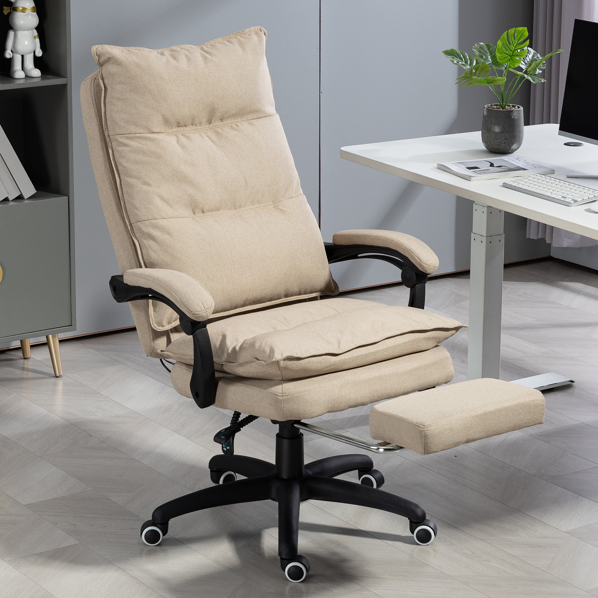 Fauteuil de bureau massant, chaise de bureau, chaise ergonomique avec hauteur réglable, dossier inclinable, repose-pied intégré et télécommande filaire, pivotant à 360°, aspect de lin beige
