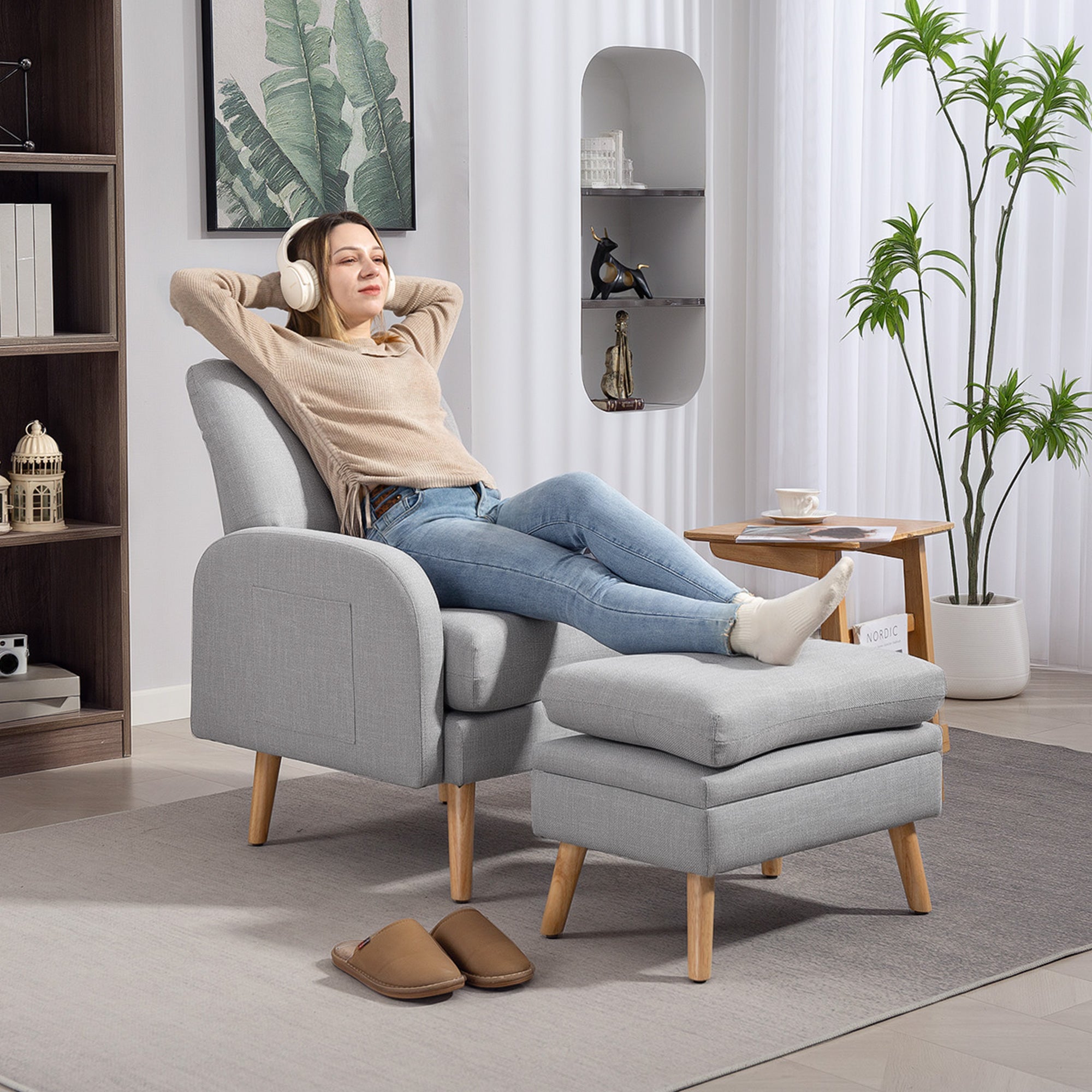 Fauteuil de relaxation avec repose-pied, fauteuil TV avec coussins, 2 poches de rangement, support jusqu'à 120 kg, canapé 1 place capitonné pour salon chambre bureau, en tissu lin gris clair