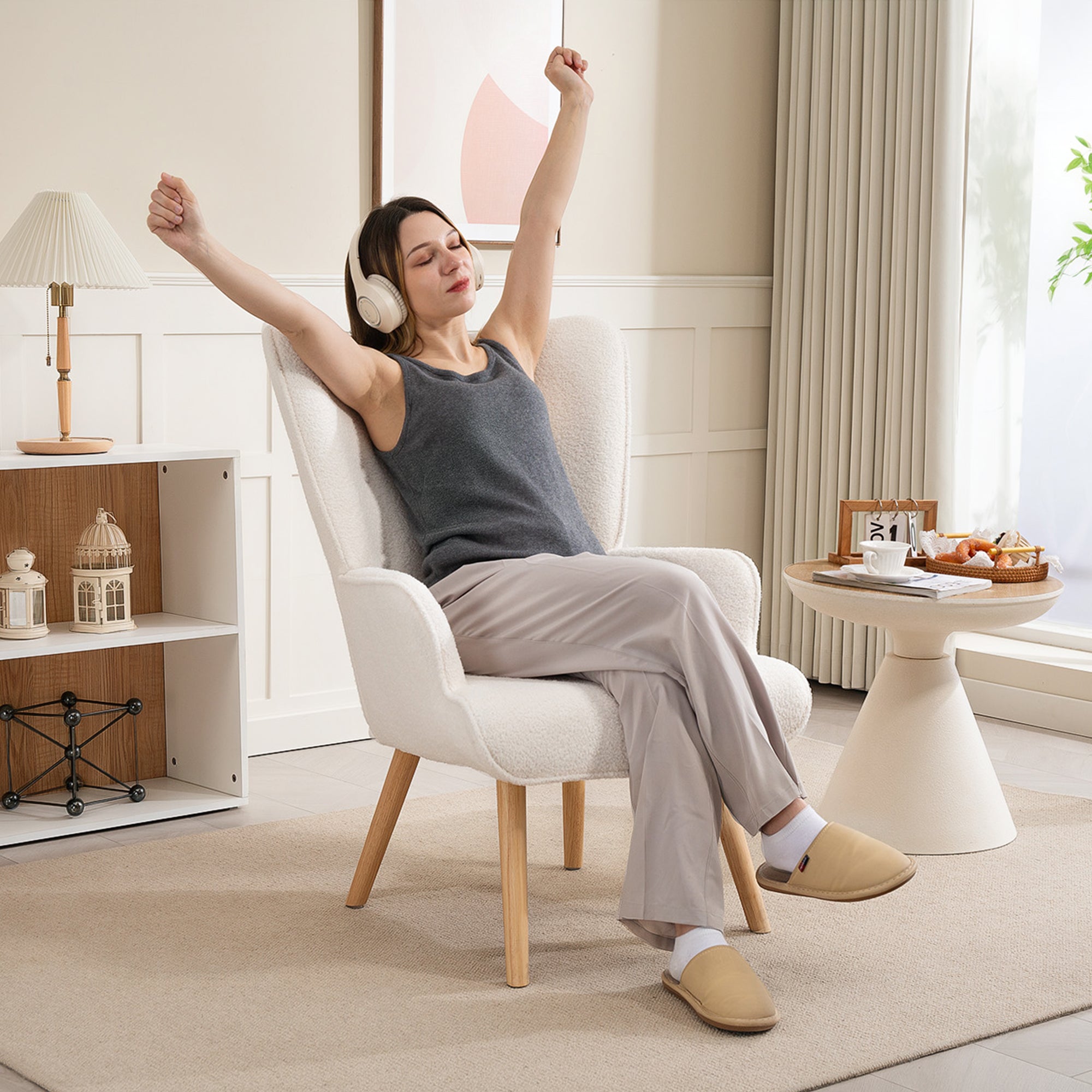 Fauteuil de salon en tissu bouclette, fauteuil moderne, capitonné et rembourré avec pieds en bois, accoudoirs et dossier ergonomique, pour salle à manger, salon, chambre, bureau, beige