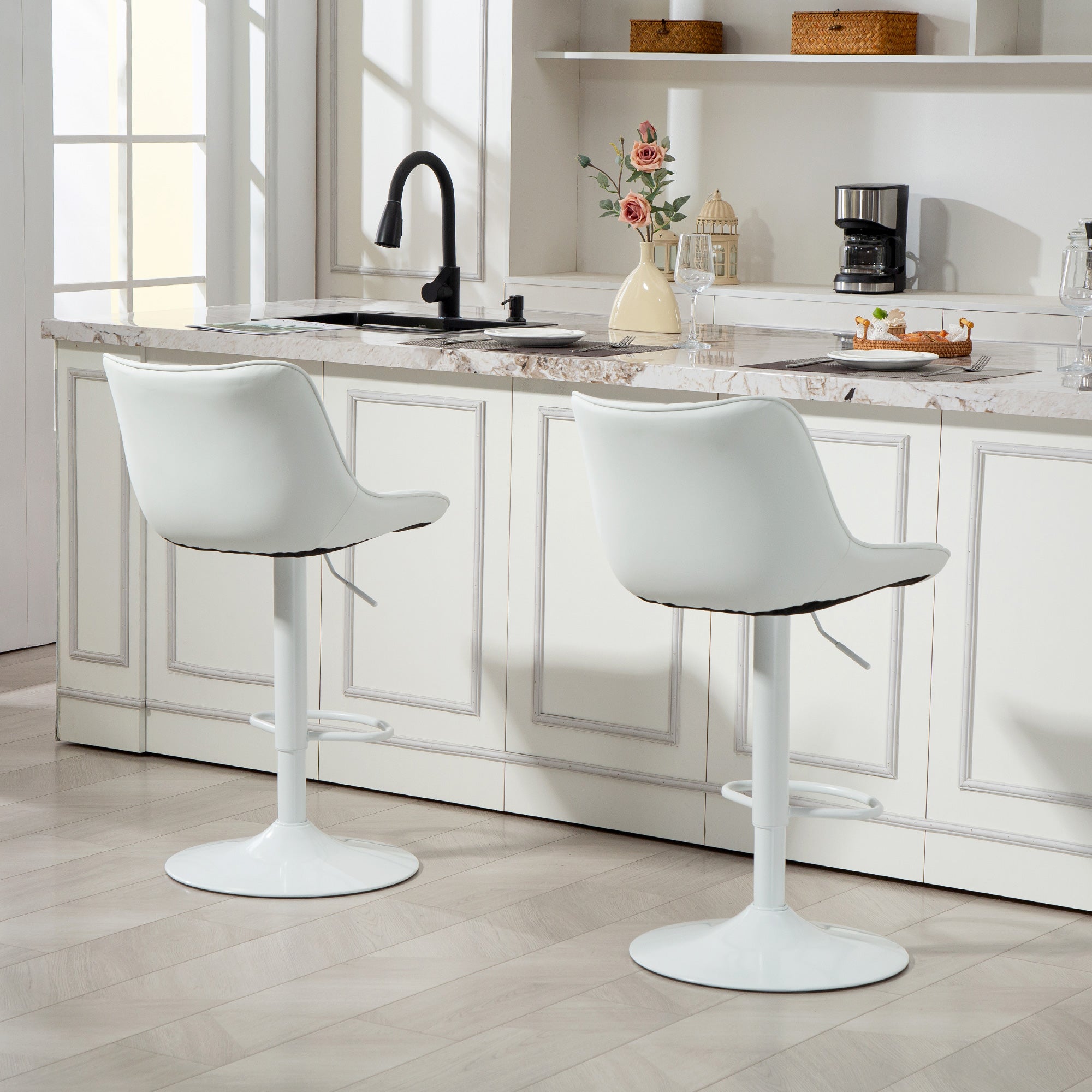 Lot de 2 tabourets de bar, chaises de bar, structure en acier, hauteur réglable 92-110 cm, chaises hautes avec dossier et repose-pieds, design moderne, siège en polyuréthane, blanc