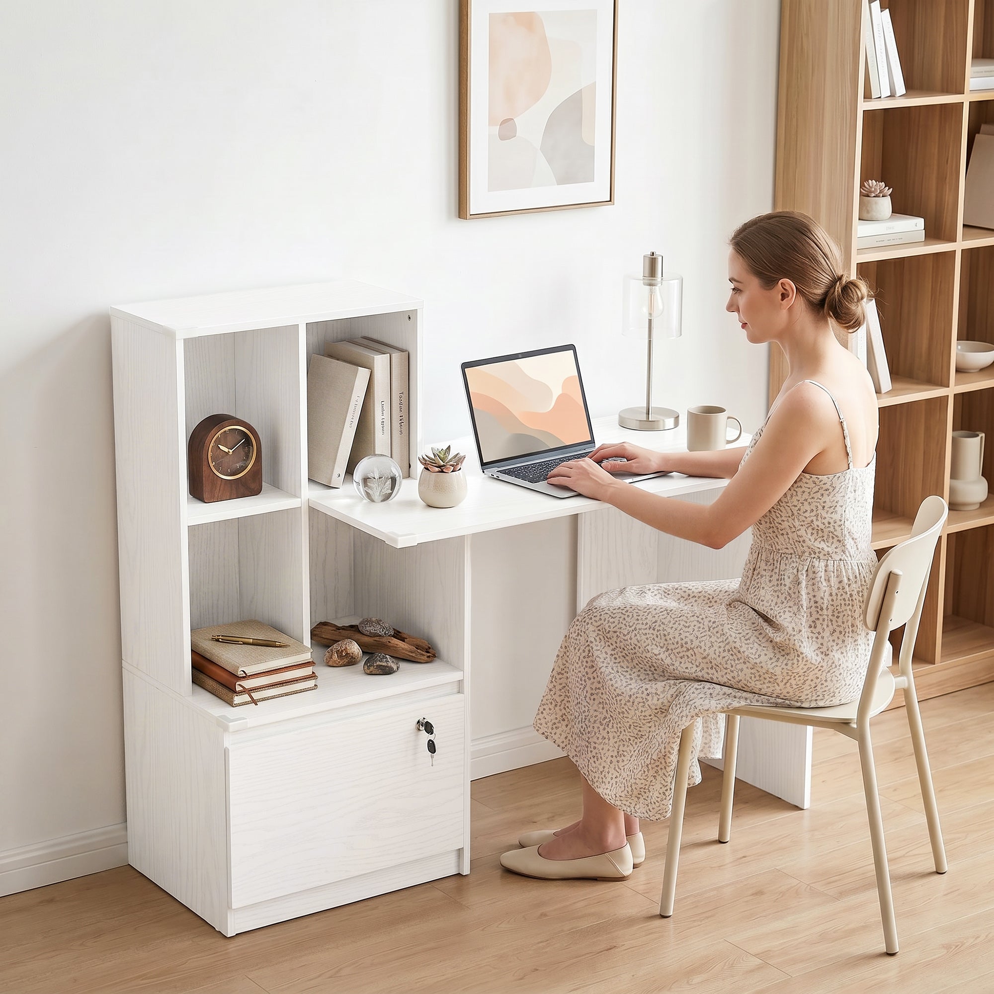Bureau d'ordinateur avec bibliothèque 4 compartiments et tiroir verrouillable à dossiers, patins anti-collision, table informatique pour chambre salle d'étude, 126x50x109cm, grain de bois blanc