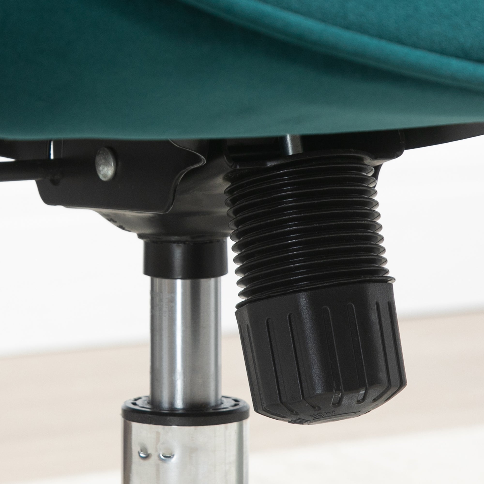 Fauteuil salon chaise relax fauteuil pivotant, hauteur réglable, dossier capitonné, assise et accoudoirs rembourrés, tissu aspect velours, pour chambre salon salle à manger, bleu