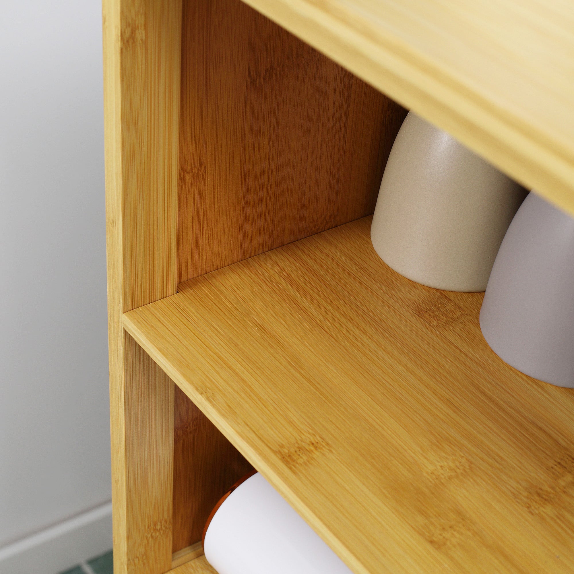 Meuble de salle de bain placard de rangement meuble de rangement sur peids en bambou avec 2 portes et 2 compartiments - 50 x 29 x 92 cm