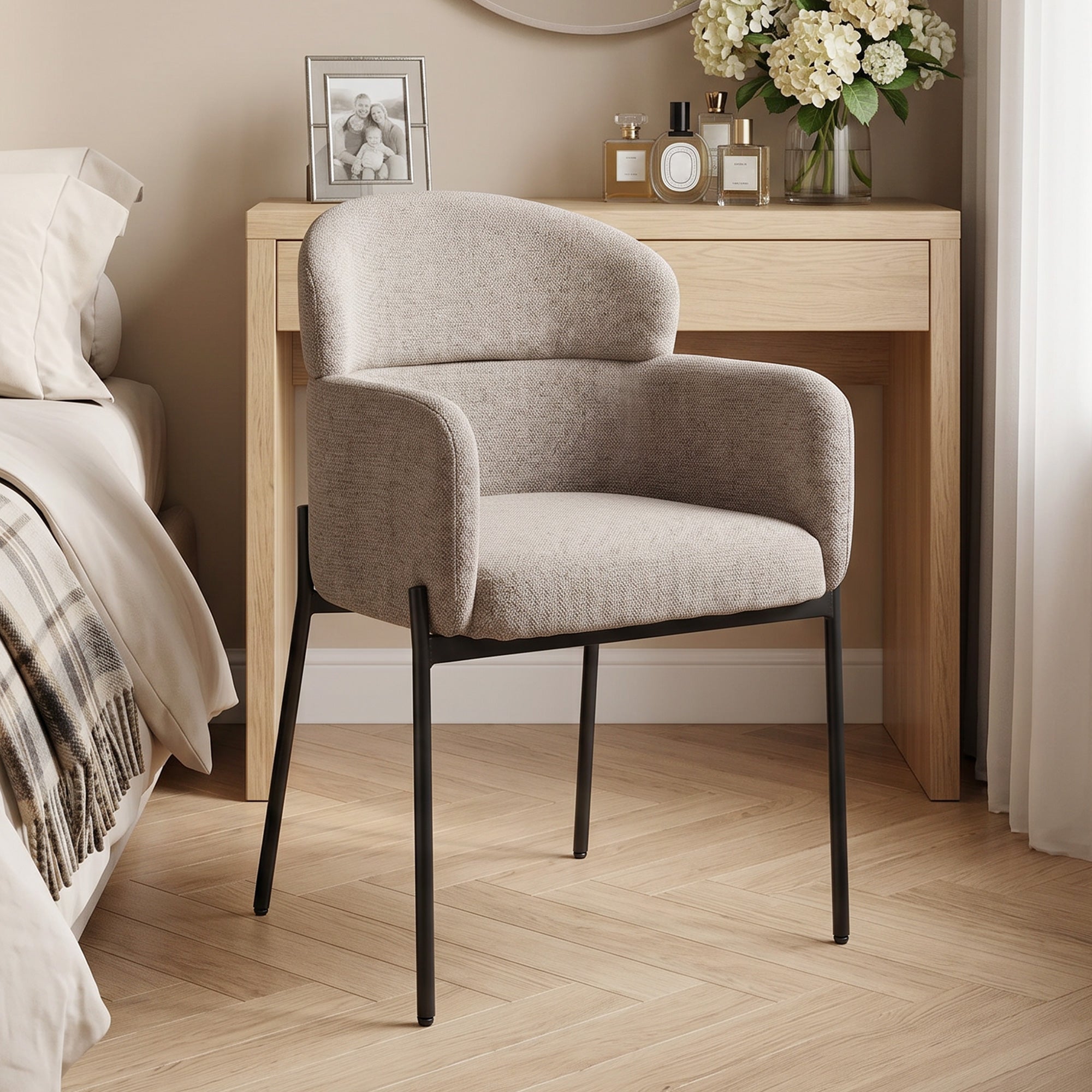 Fauteuil Salon, Fauteuil d'Appoint Rembourré en Chenille avec Dossier Courbé et Accoudoirs, Pieds en Métal, Style Moderne, Chaise de Chambre, Coins Lecture, Petit Espace, Marron Clair